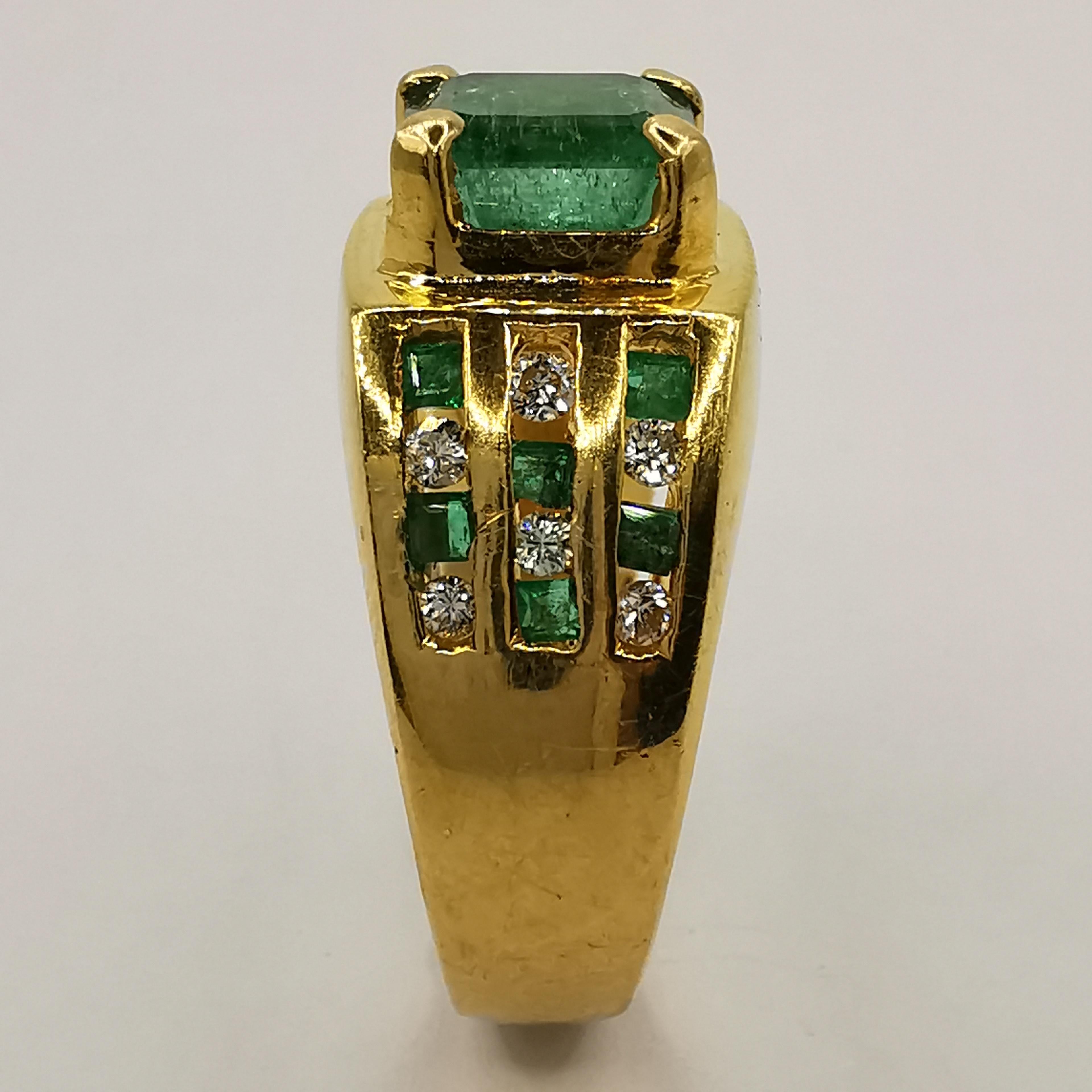 2.07 Carat Emerald Cut Emerald & Diamond Art Deco Men's Ring in 18K Yellow Gold In New Condition For Sale In Wan Chai District, HK