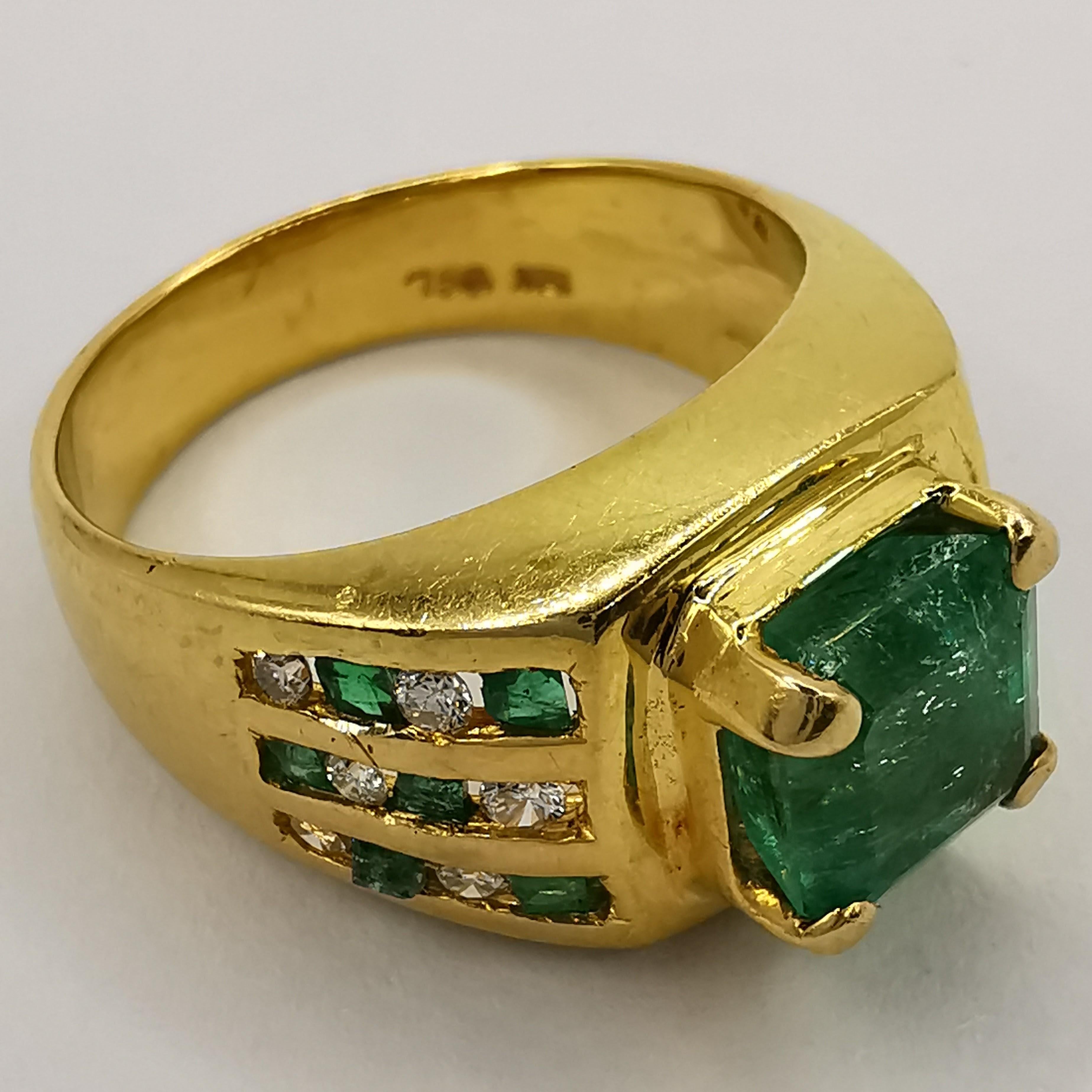 2.07 Carat Emerald Cut Emerald & Diamond Art Deco Men's Ring in 18K Yellow Gold For Sale 1