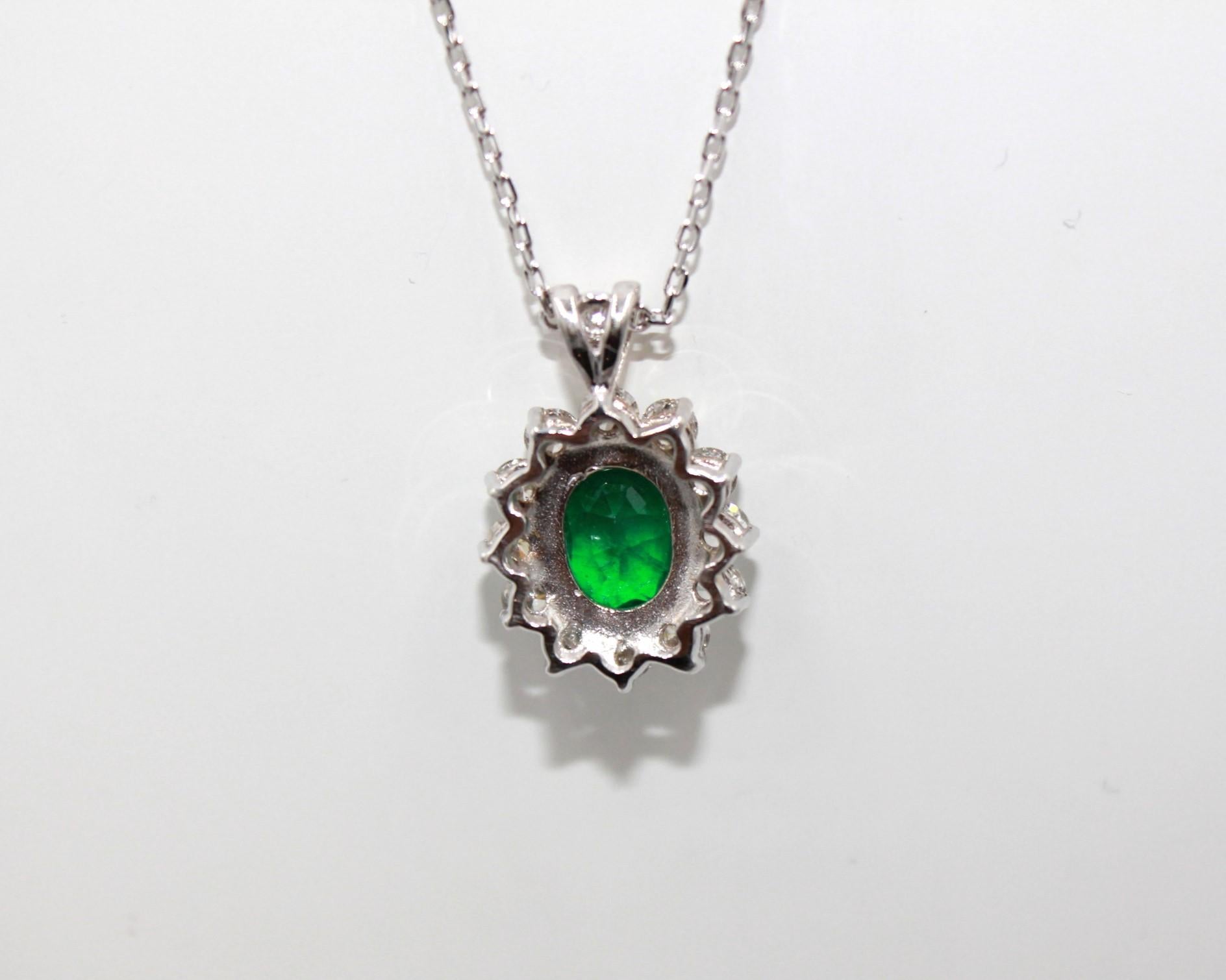 2.07 Carat Emerald Diamond Pendant In New Condition For Sale In New York, NY