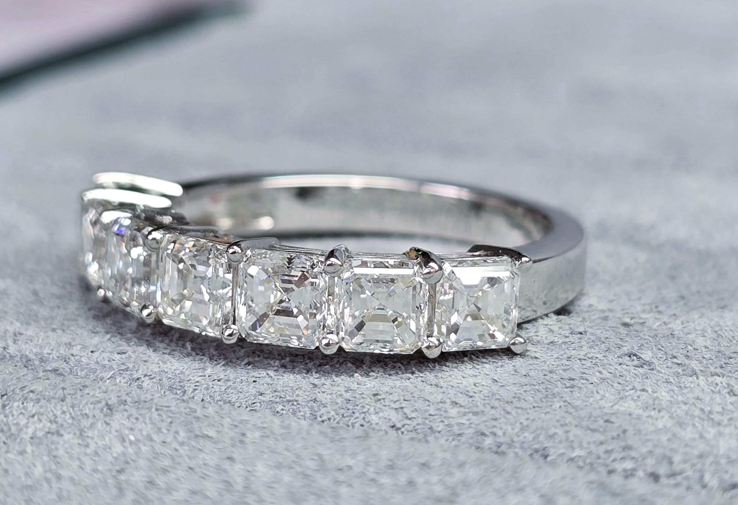 Anello con diamante da 2,07 carati di colore G VVS - purezza VS in vendita 1