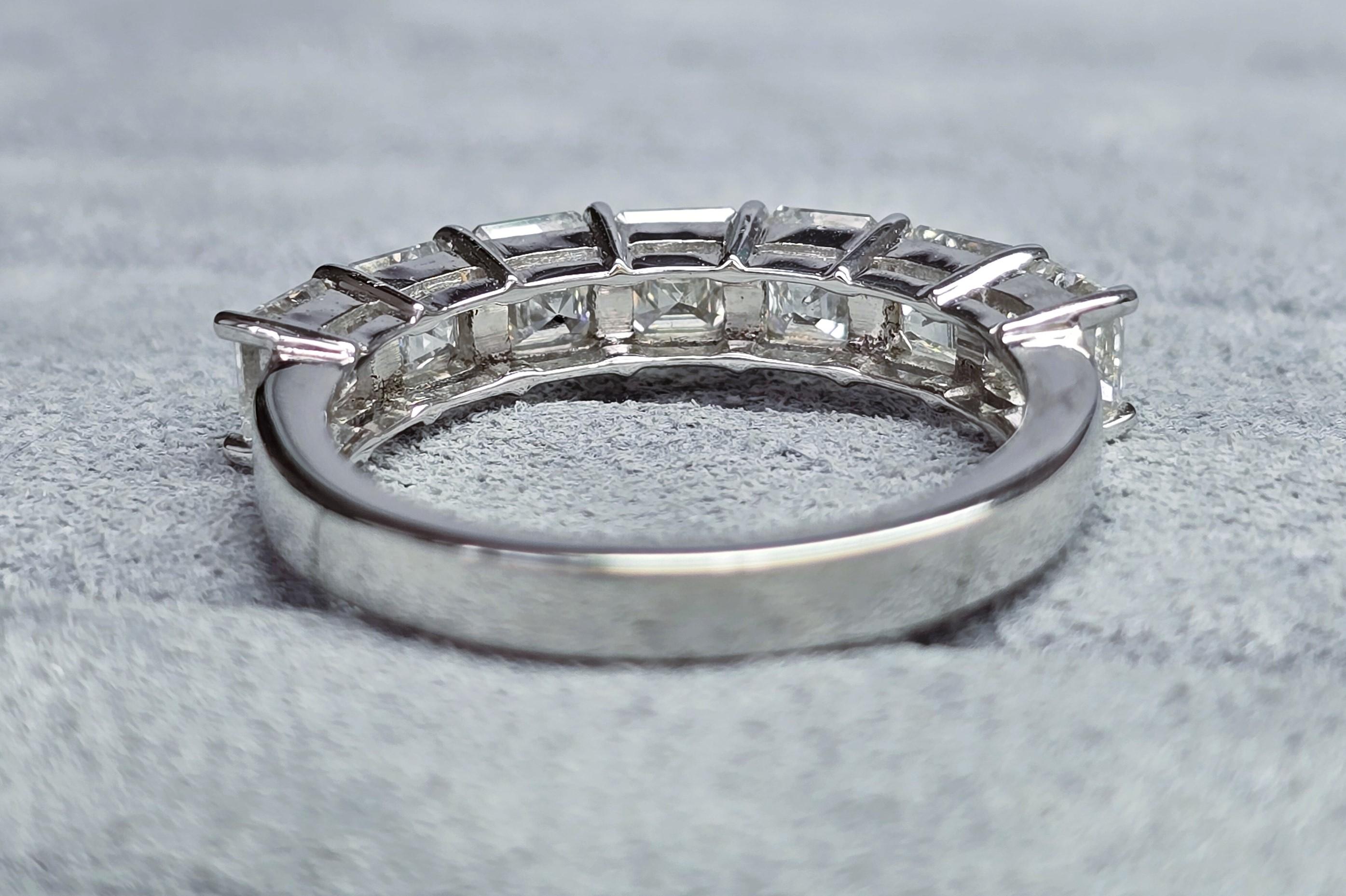 Anello con diamante da 2,07 carati di colore G VVS - purezza VS in vendita 3