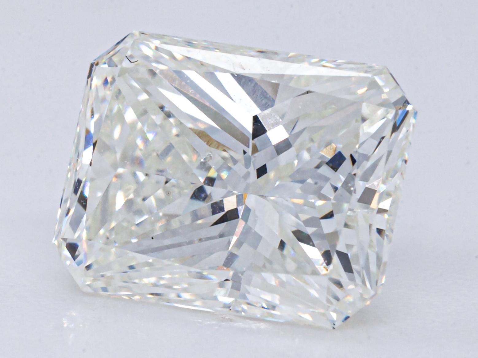 2.07 Carat Loose H /SI1 Radiant Cut Diamond GIA Certified

Diamond General Info
Diamond Cut: Radiant
Measurements: 8.30  x  6.33  -  4.83

Diamond Grading Results
Carat Weight:2.07
Color Grade: H
Clarity Grade: SI1

Additional Grading Information