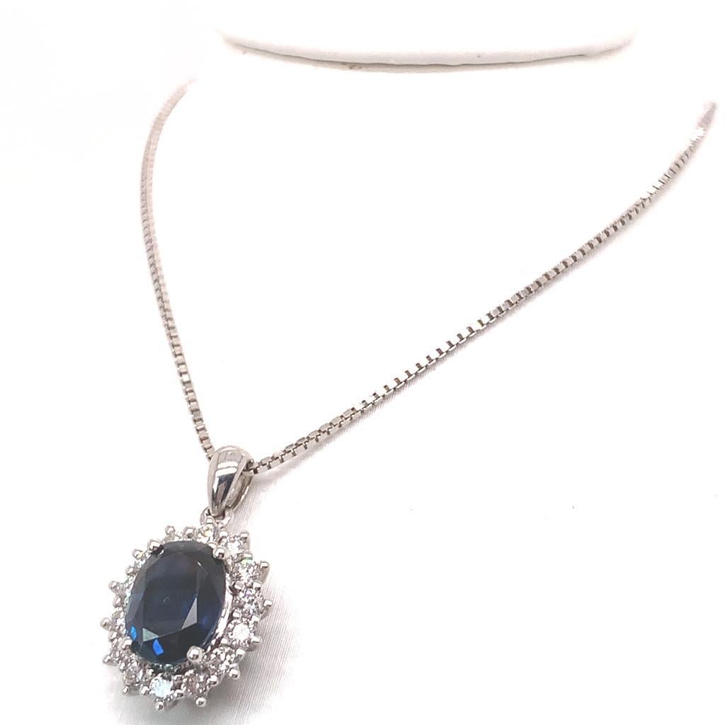 2.07 Carat Oval Cut Blue Sapphire and Diamond Pendant Set in 18K White Gold In New Condition For Sale In London, GB