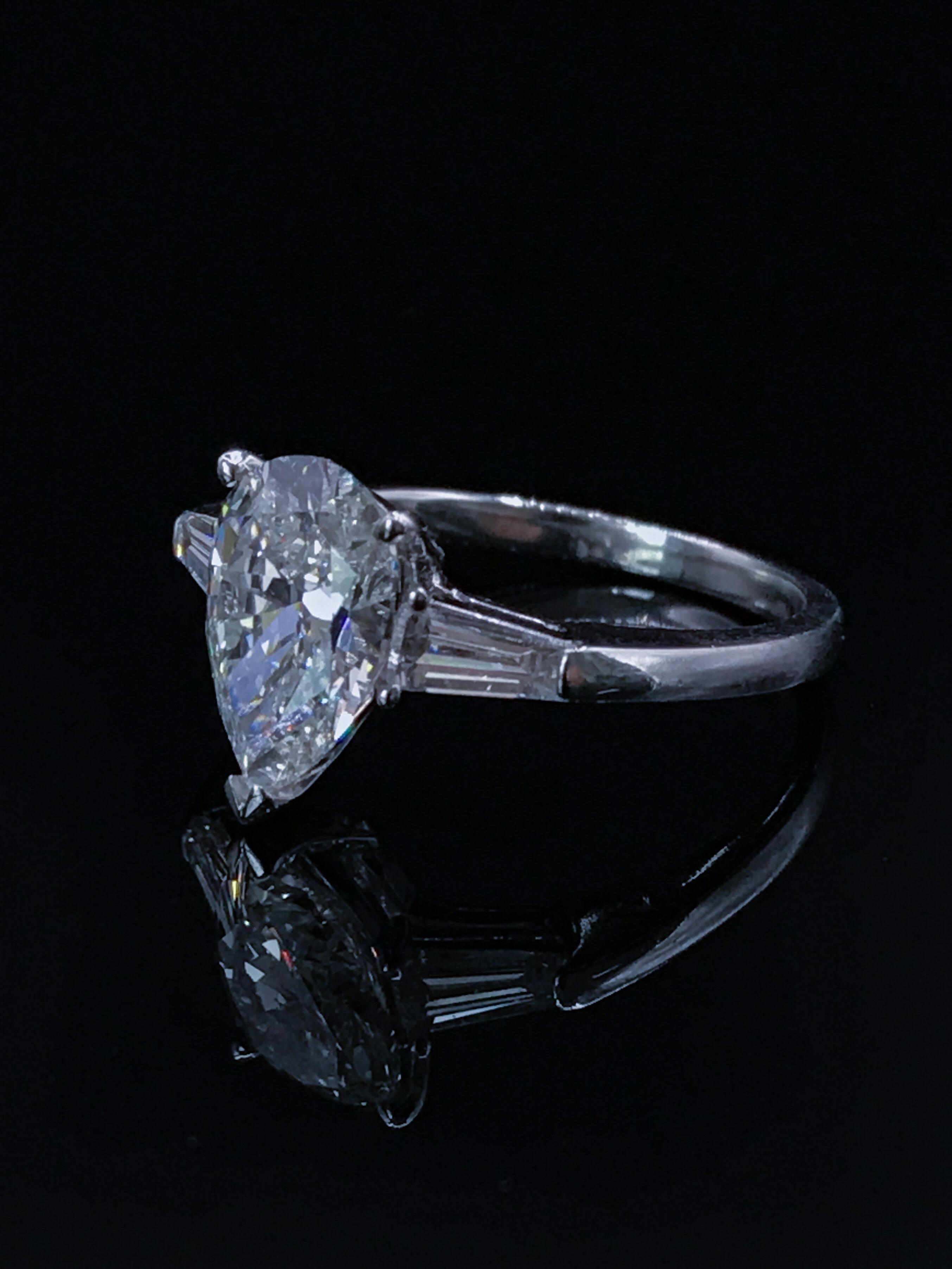 Modern 2.07 Carat Pear Shape G VVS2 Diamond Platinum Ring GIA For Sale