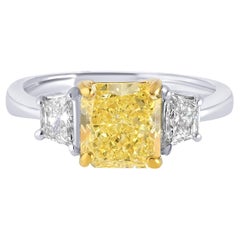 2,07 quilates Diamante talla radiante Amarillo fantasía Anillo de compromiso de tres piedras