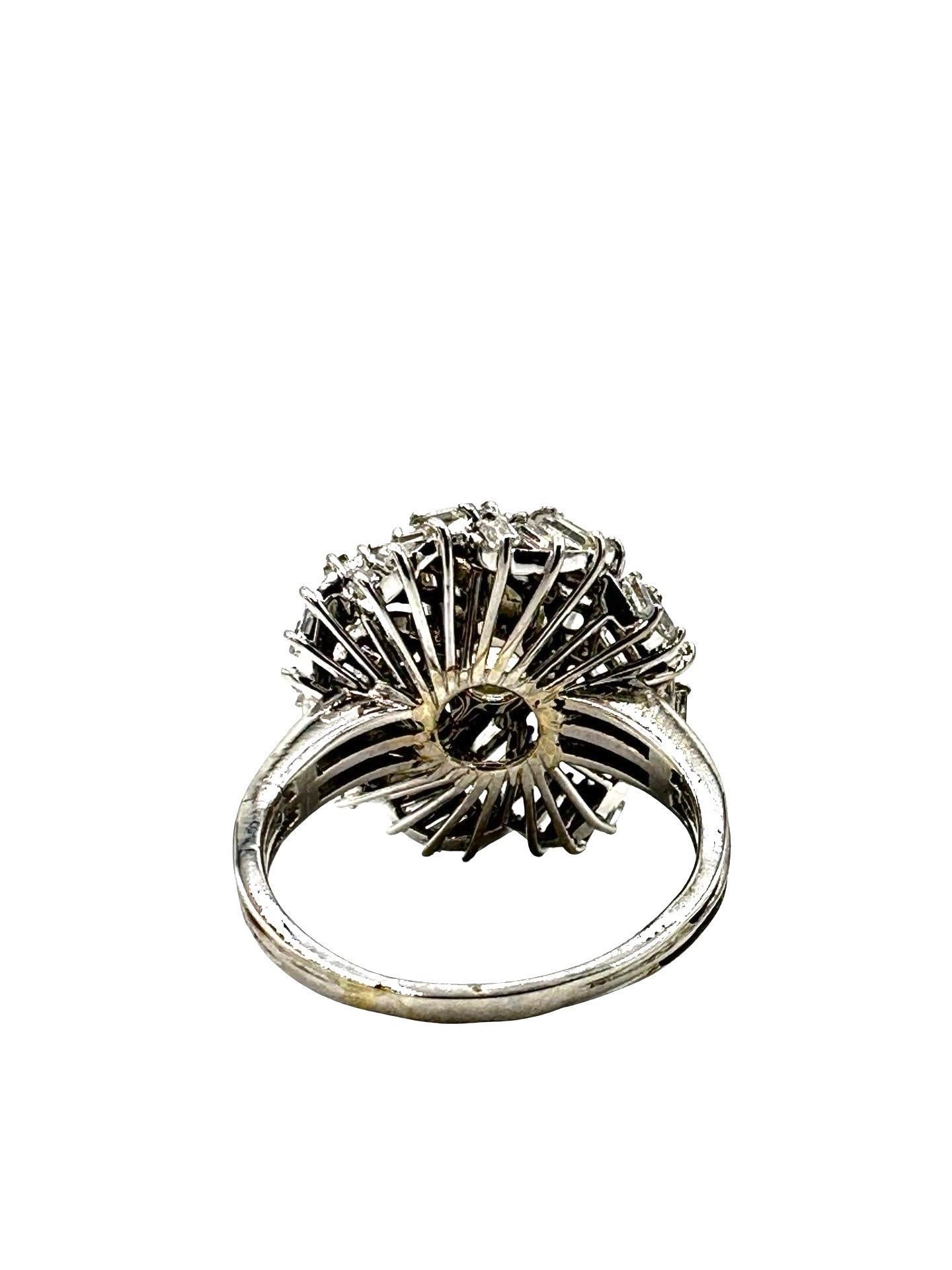 2,07 Karat Runder Brillant Diamant und Baguette Diamant 18K Weißgold Ring für Damen oder Herren im Angebot