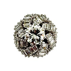 Anillo de oro blanco de 18 quilates con diamante brillante redondo y baguette de 2,07 quilates Anillo de oro blanco de 18 quilates con diamante brillante redondo y baguette de 2,07 quilates