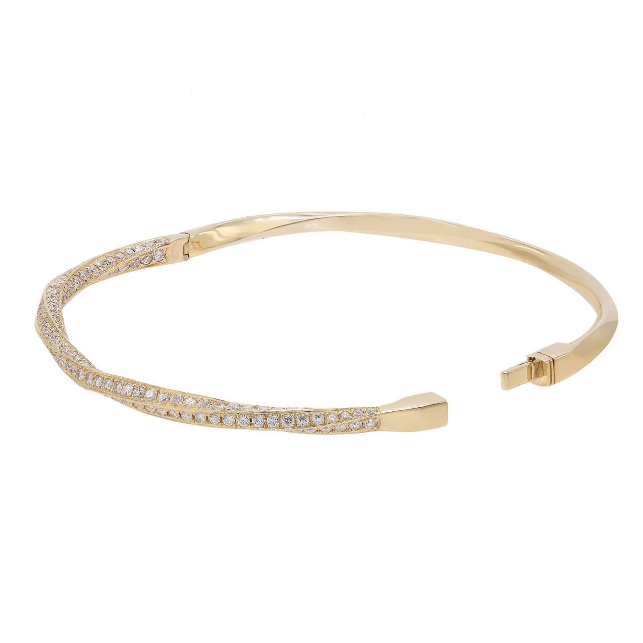Moderne Bracelet jonc en or jaune 18 carats avec diamants taille ronde de 2,07 carats  en vente