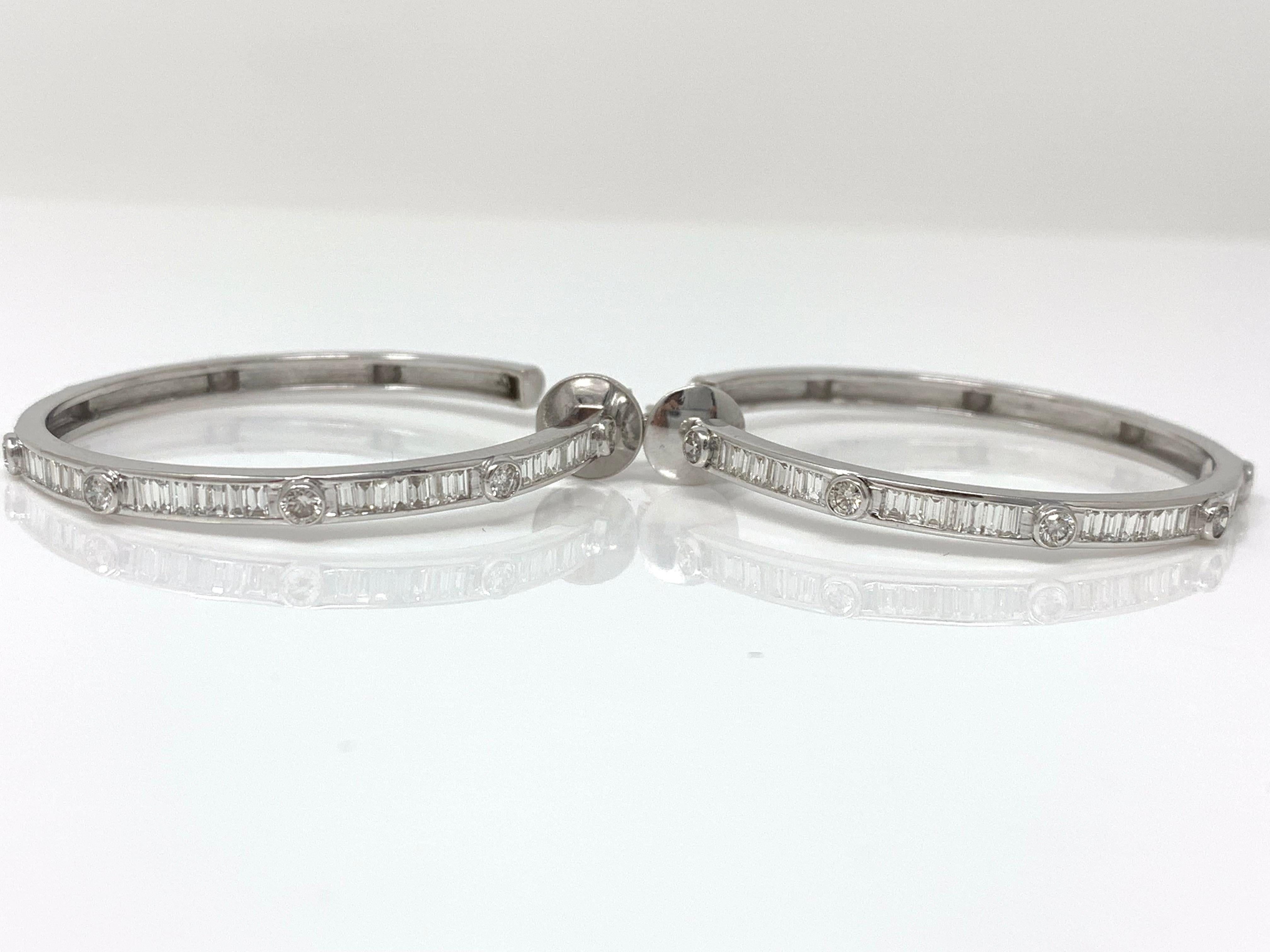 Orecchini a cerchio con diamanti tondi brillanti bianchi da 2,07 carati in oro bianco 18 carati In condizioni Nuovo in vendita a New York, NY