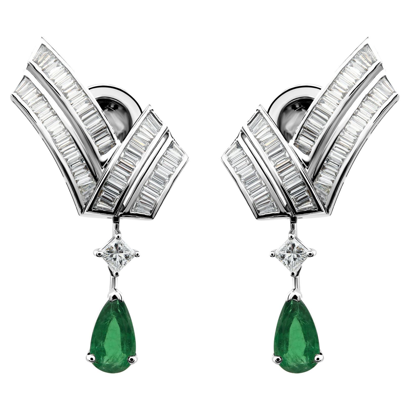 2.07 Carat Zambian Emerald 1.85 Carat SI/H Diamond Earrings 18 Karat White Gold en venta