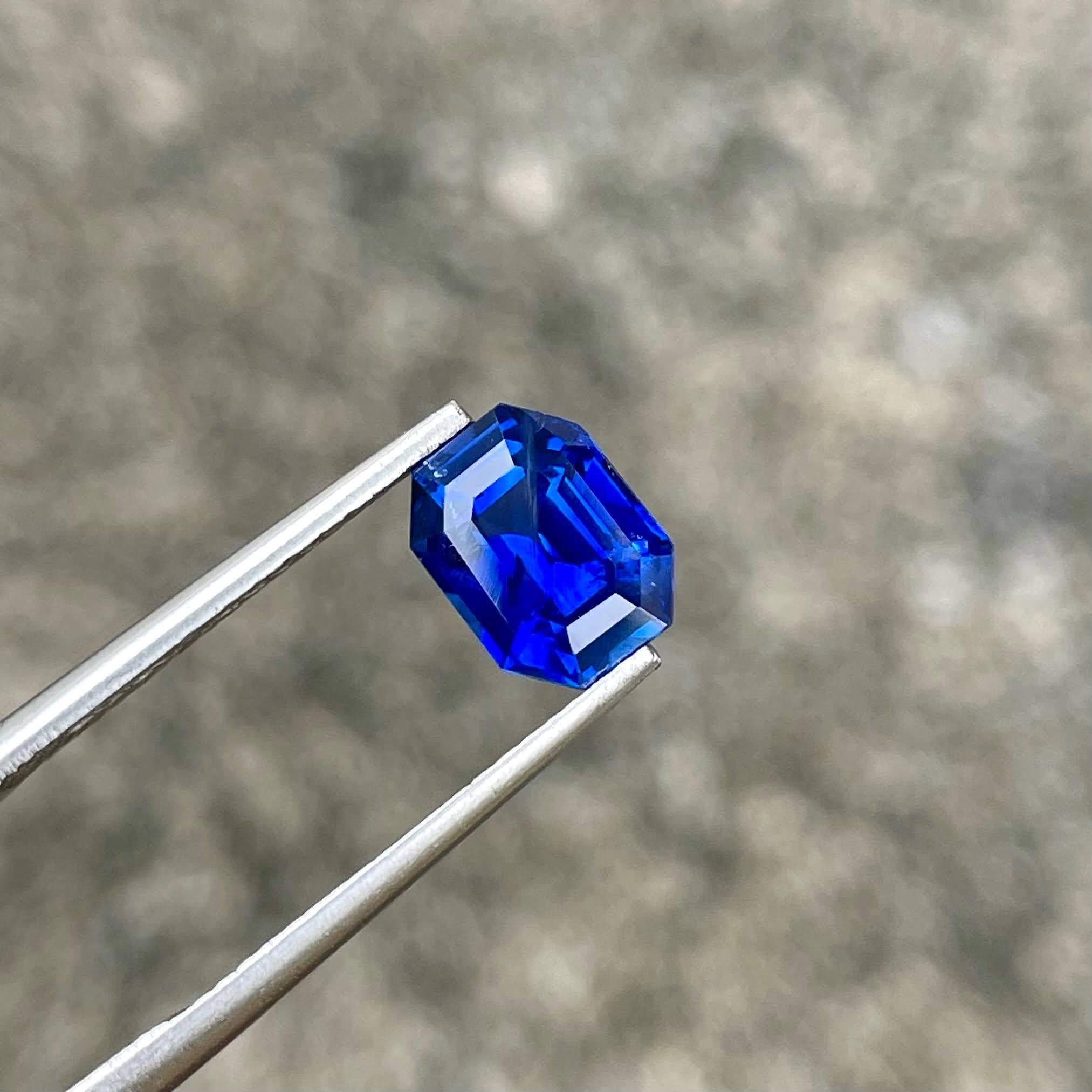 2,07 quilates Zafiro Azul Piedra Talla Esmeralda Natural Gema de Sri Lanka en Nuevo estado para la venta en Bangkok, TH