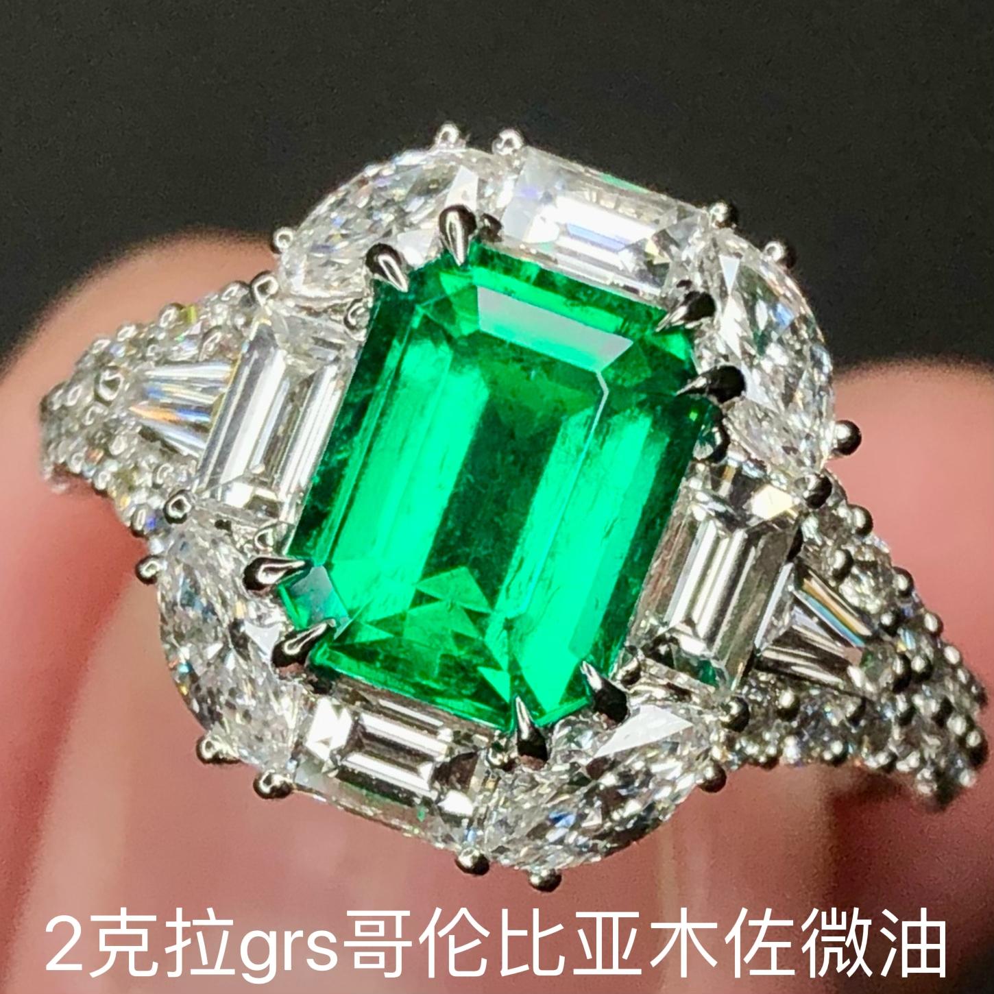 Men's 2.07 Carats Muzo Green Columbian Emerald Ring, Minor Oil For Sale