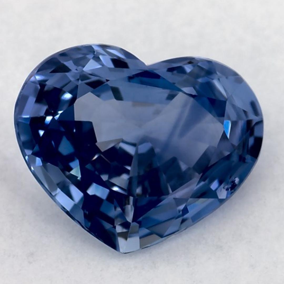 Ein sehr wertvoller September-Geburtsstein mit einer bezaubernden blauen Farbe. Man glaubt, dass sie dem Leben Glück und Reichtum bringen.

Entdecken Sie die lebendige Kollektion von Smaragden, Rubinen und Saphiren in unserem Geschäft, die als lose