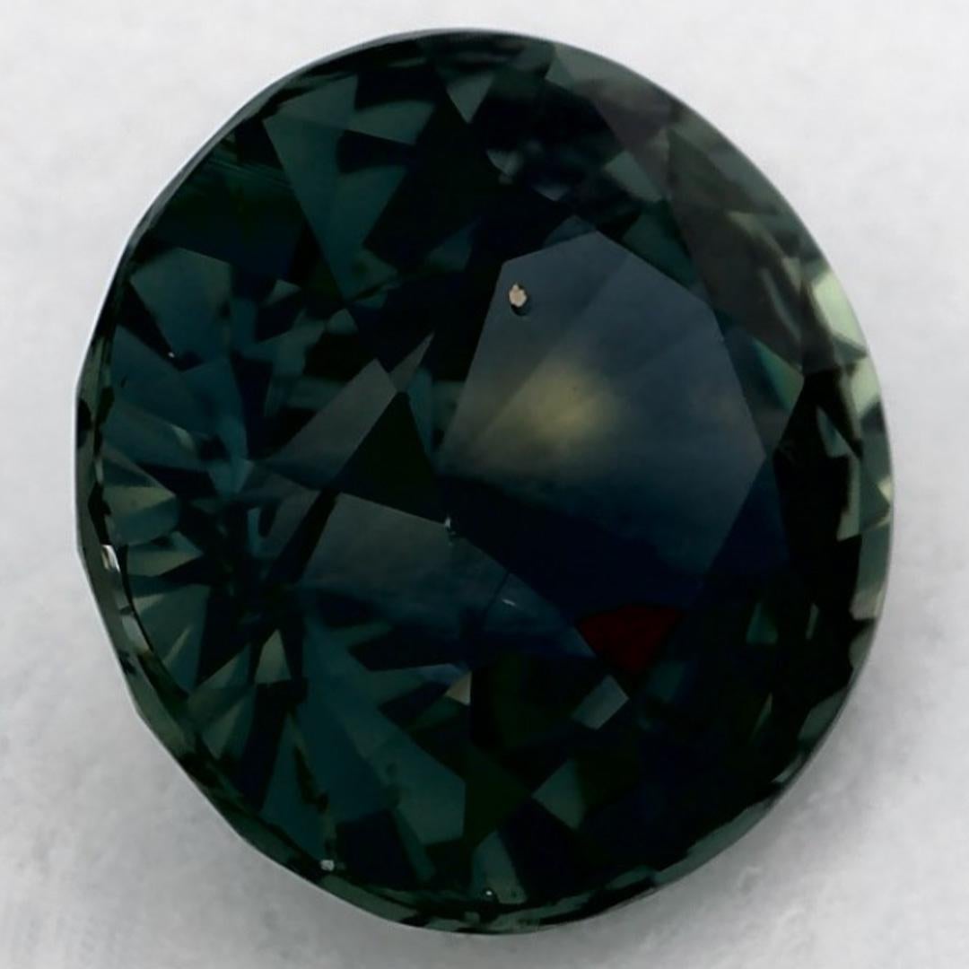 Questo zaffiro verde naturale offre eleganza e raffinatezza. Con la sua ricca saturazione del colore e il taglio preciso, è il centro perfetto per un anello di fidanzamento o un design di gioielli di lusso.

Questo zaffiro proviene dallo Sri Lanka