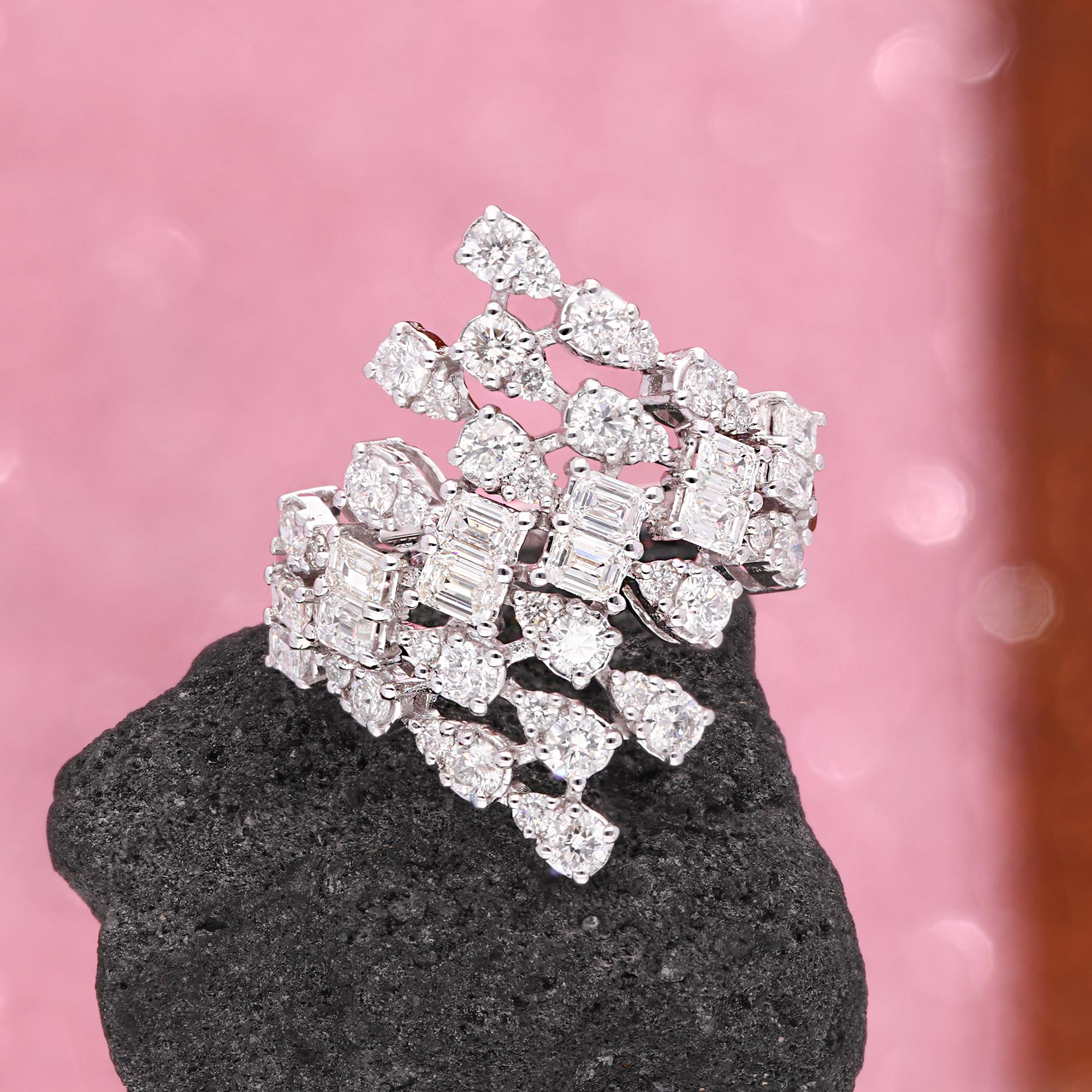 Der Ring hat die Größe 7 und kann auf Anfrage größer oder kleiner gemacht werden. FOLLOW SPECTRUM JEWELS Storefront, um die neueste Collection'S und exklusive Stücke zu sehen. Spectrum Jewels ist stolz darauf, ein Top Seller auf 1stdibs mit