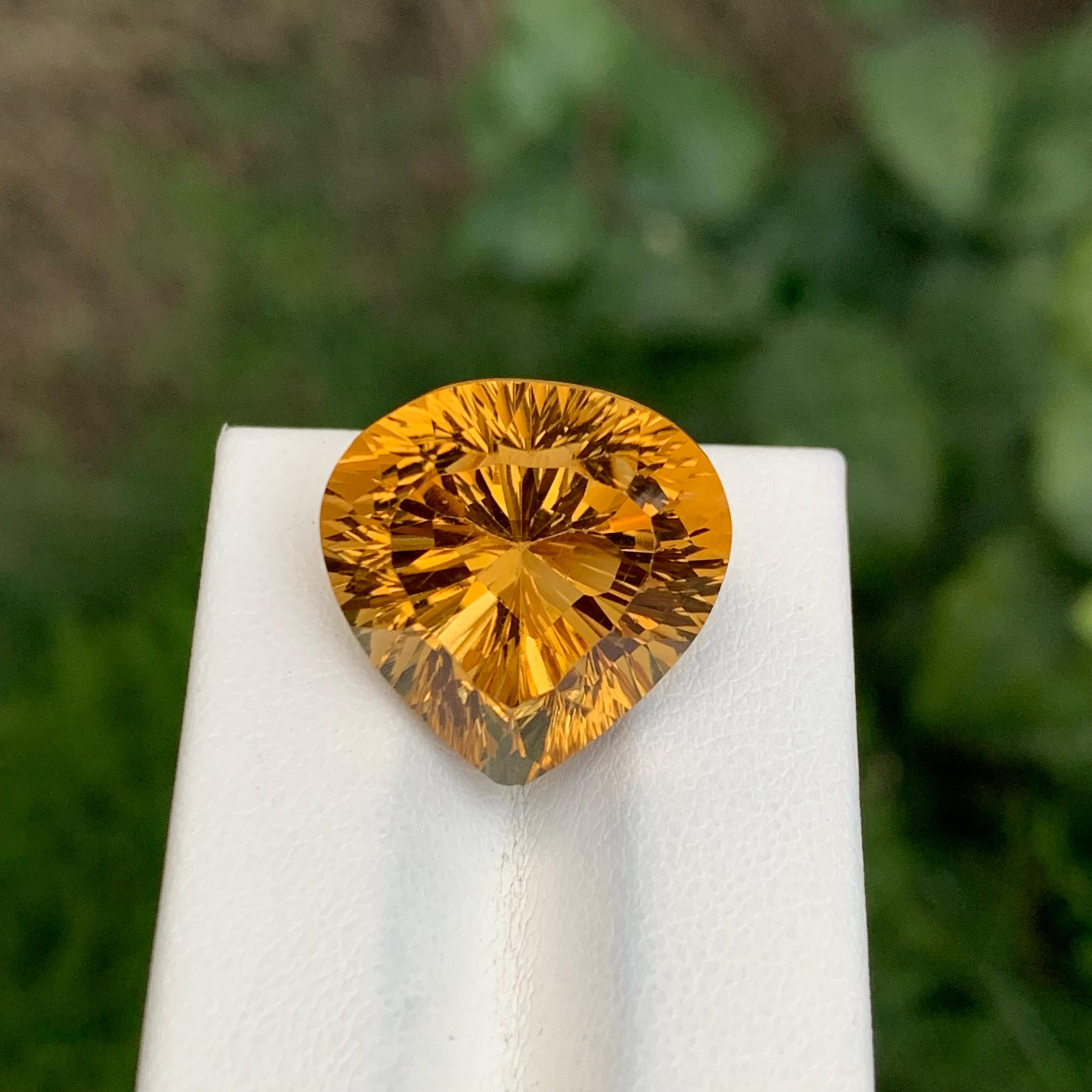 Taille poire Pierre précieuse naturelle non sertie de 20,70 carats, taille laser en vente