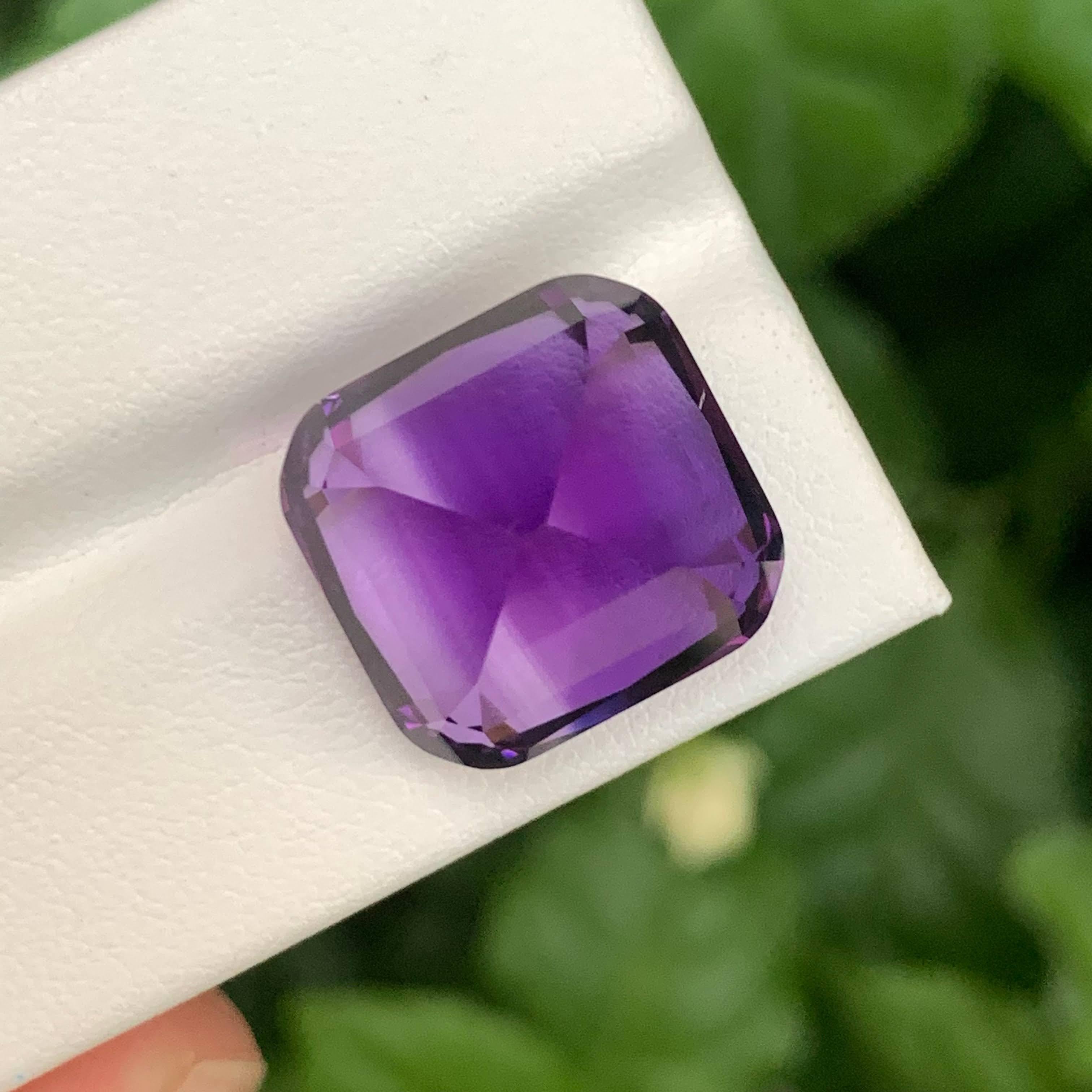 Moderne 20.70 Carat Natural Loose Royal Purple Color Amethyst Cushion Cut Brazilian Gems en vente
