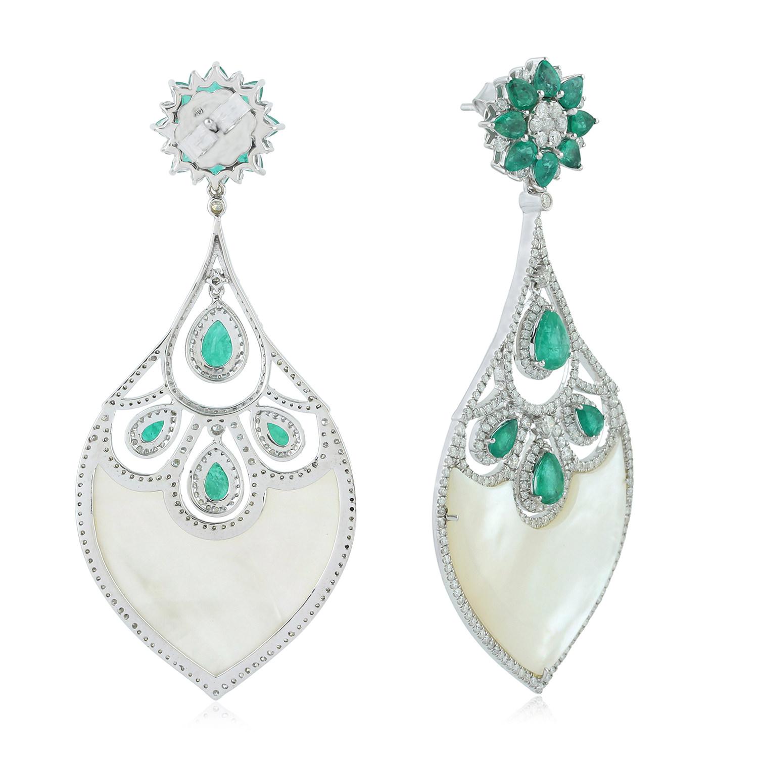 Contemporary 20.70ct Pearl Dangle Earrings With Emerald & Diamonds Made In 18k White Gold For Sale