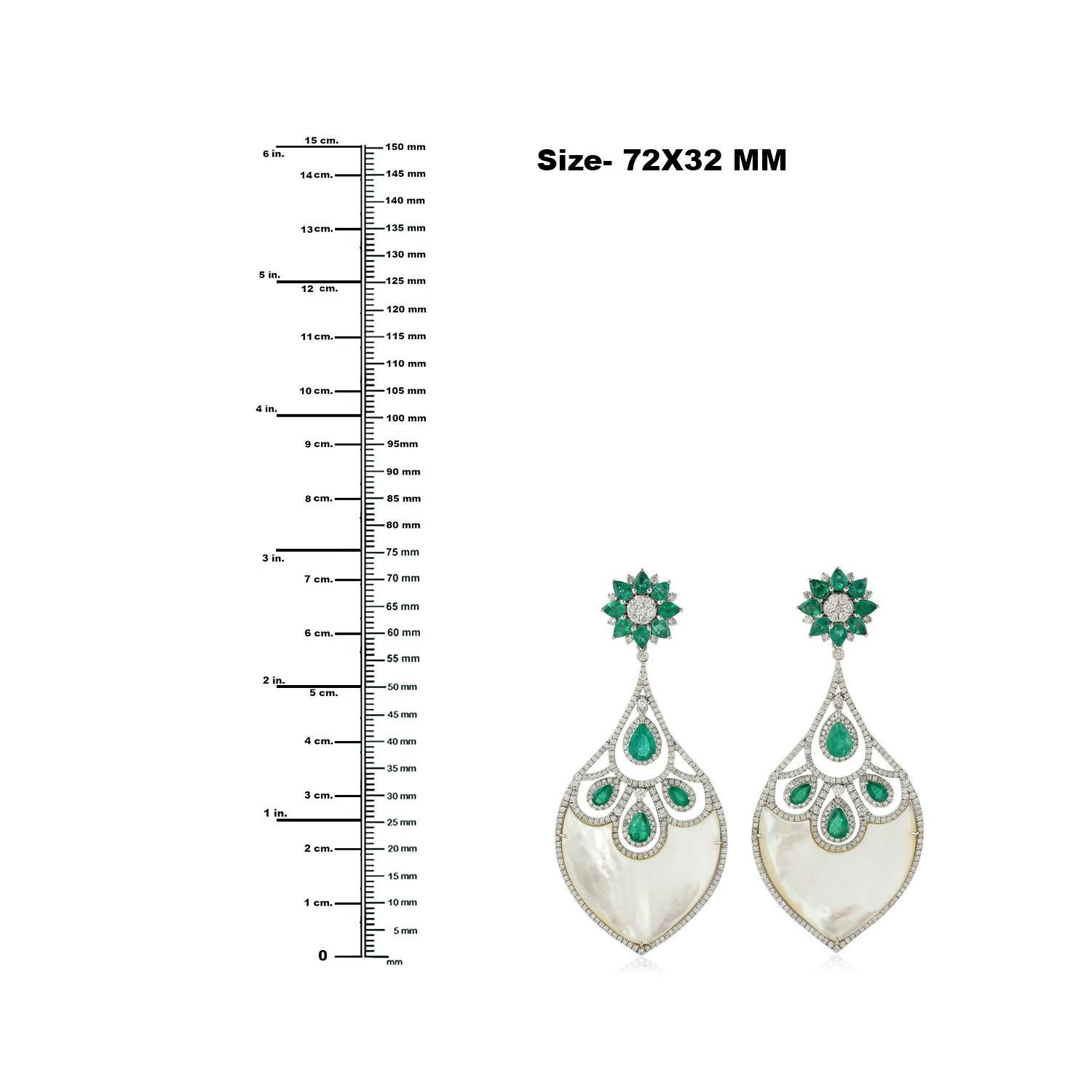 Mixed Cut 20.70ct Pearl Dangle Earrings With Emerald & Diamonds Made In 18k White Gold For Sale