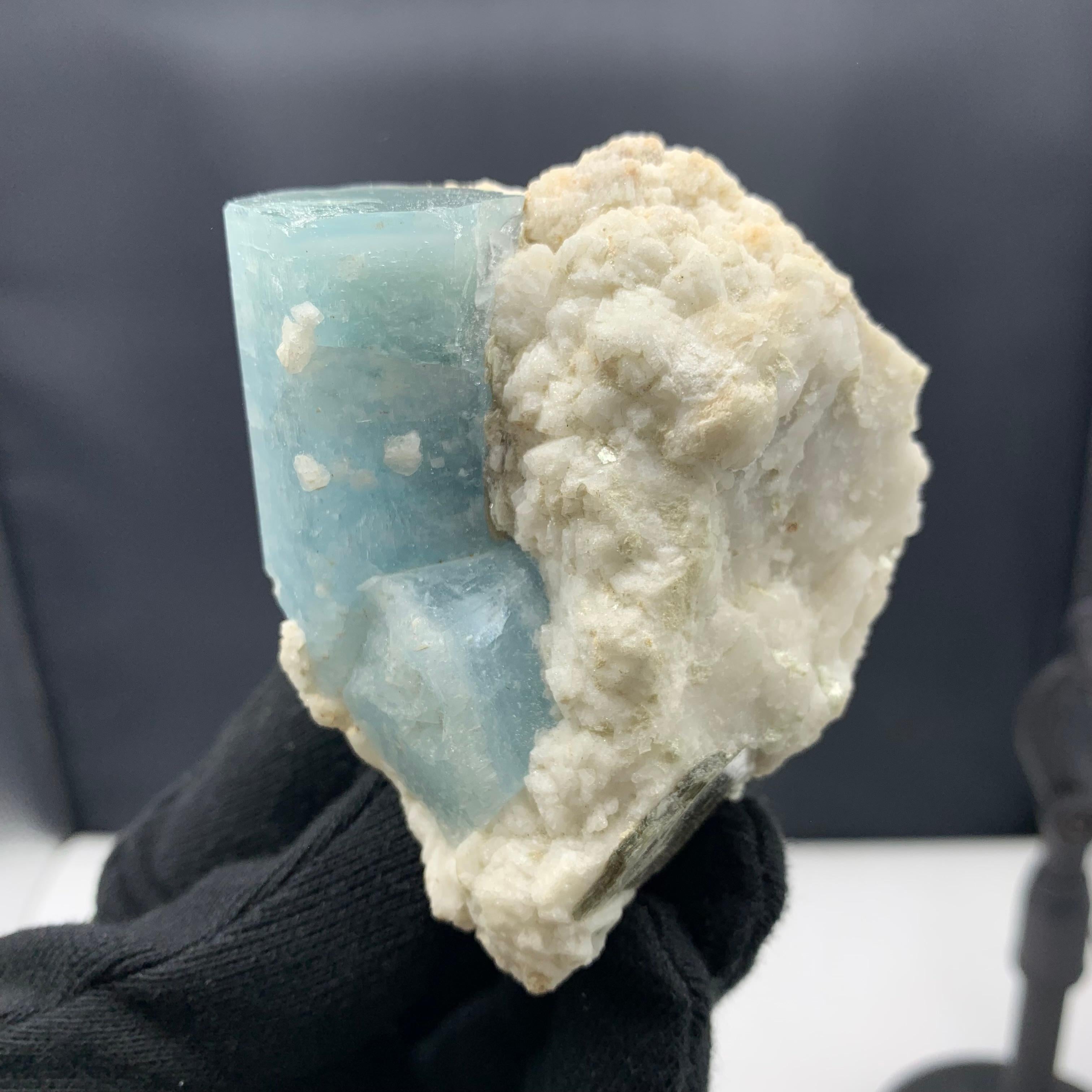 207.32 Gram Aquamarine Specimen Attached With Matrix From Afghanistan In Good Condition For Sale In Peshawar, PK