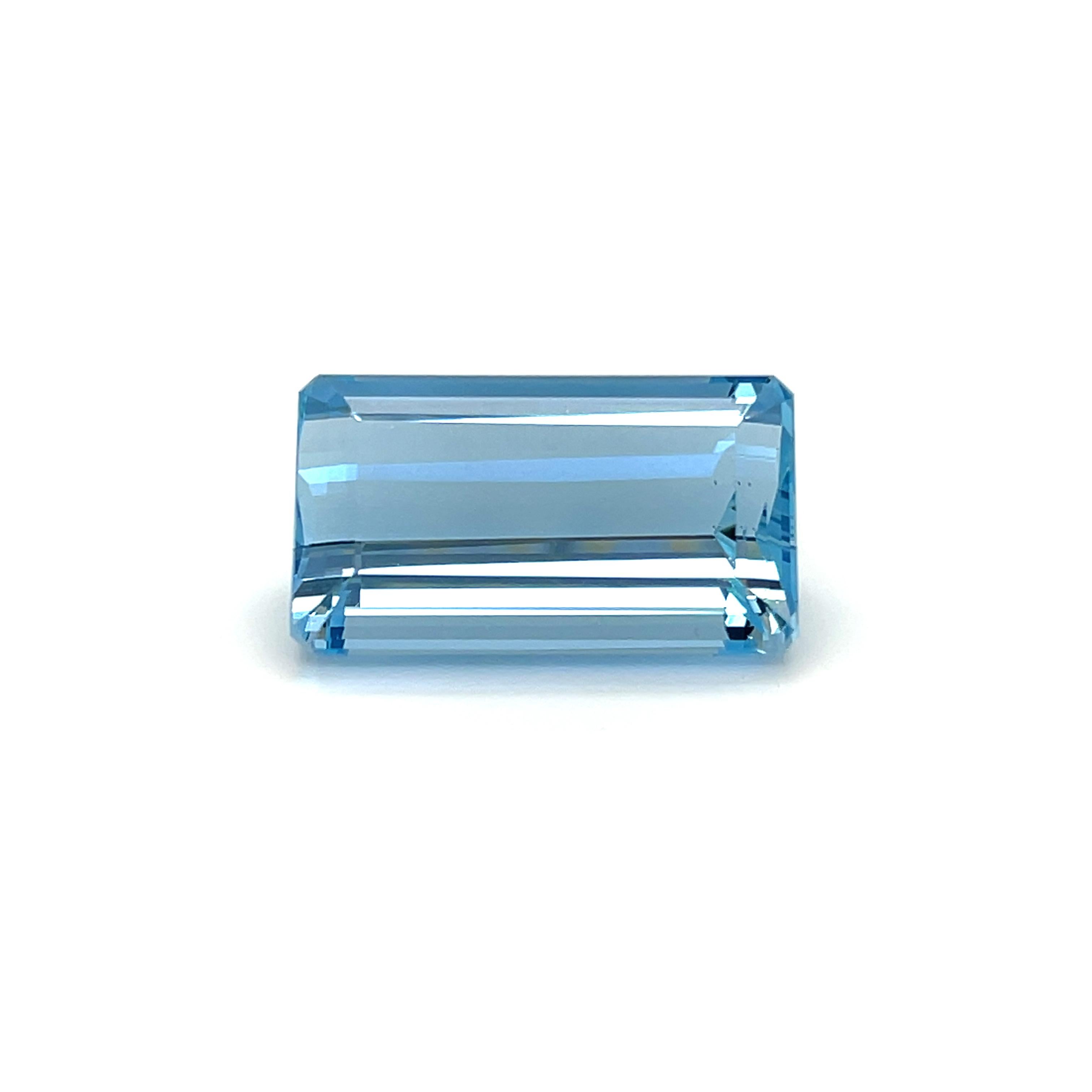 20.74ct Santa Maria Aquamarine Emerald Cut
Color: Santa Maria Blue
Clarity: Flawless
Provenance: Brazil
Dimensions: 21.86 x 12.94 x 9.12mm