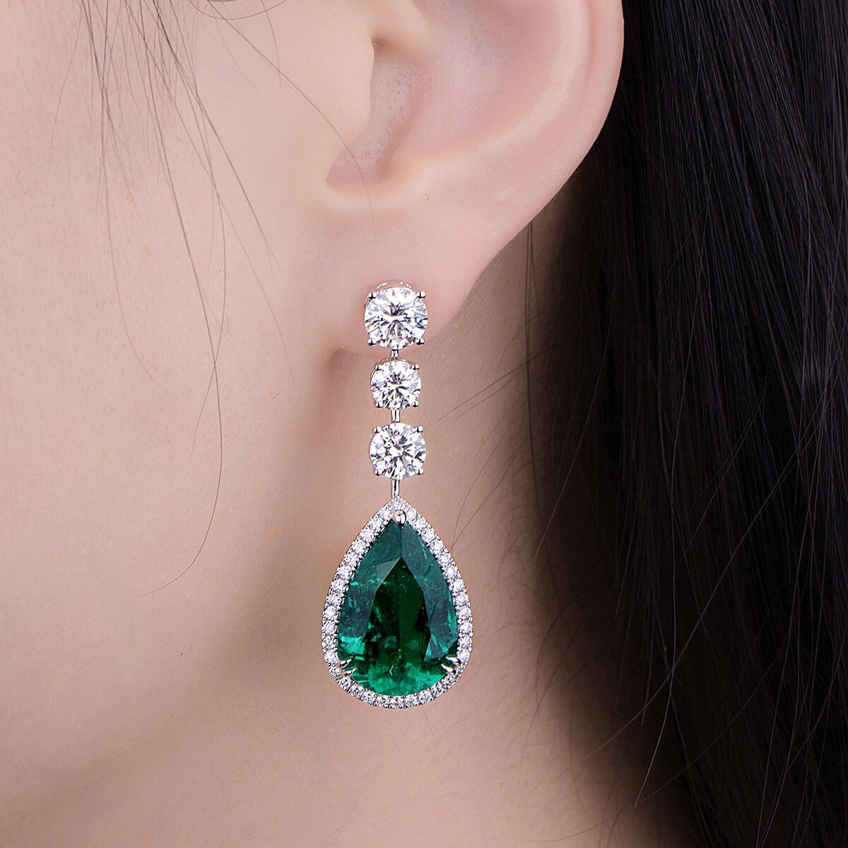 20.75 Carat Natural Unheated Vivid Green Emerald Diamond 18 Karat Gold Earrings 2