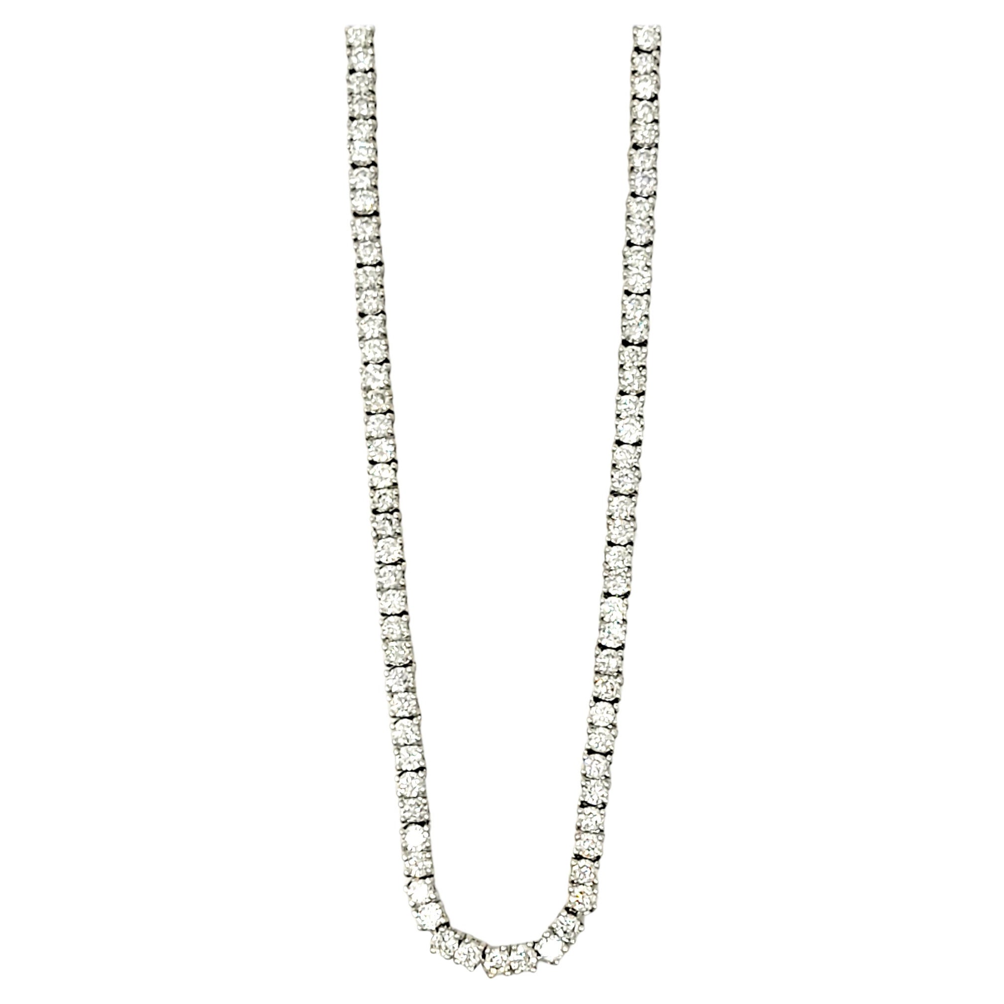 Collar de tenis con diamantes redondos de 20,79 quilates en total Oro blanco de 14 quilates 26" en venta