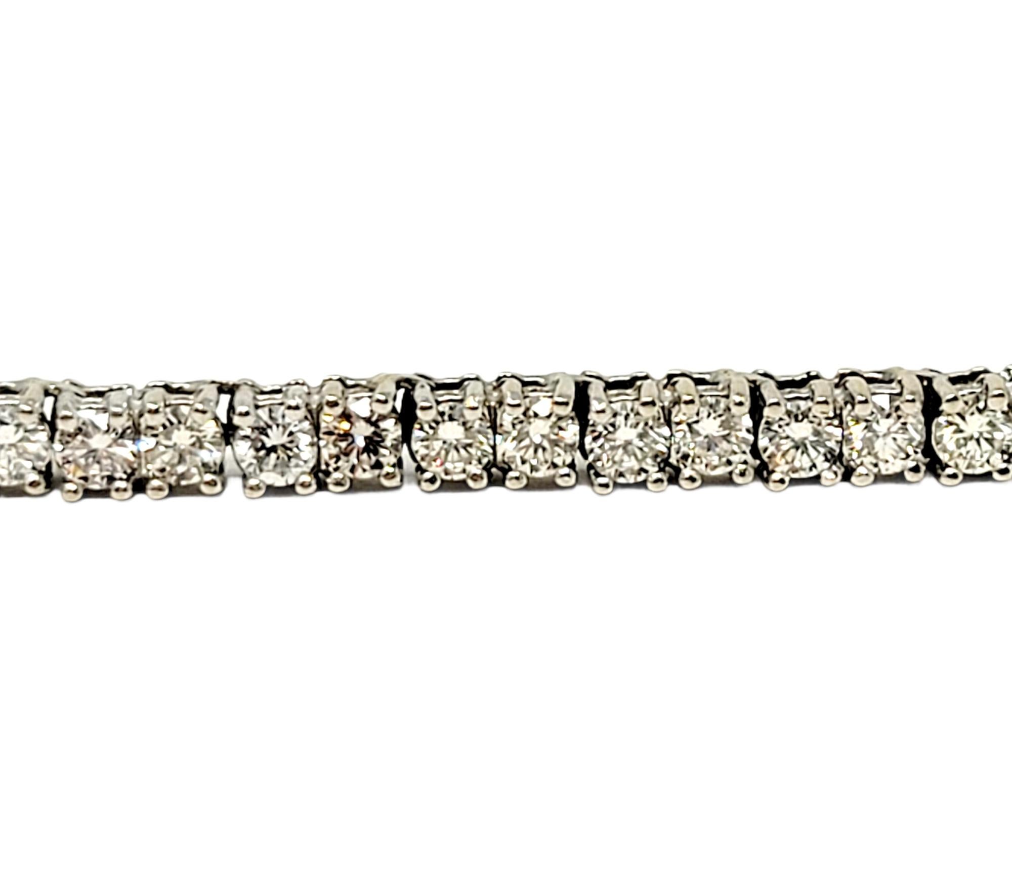 Collar de tenis con diamantes redondos de 20,79 quilates en total Oro blanco de 14 quilates 26