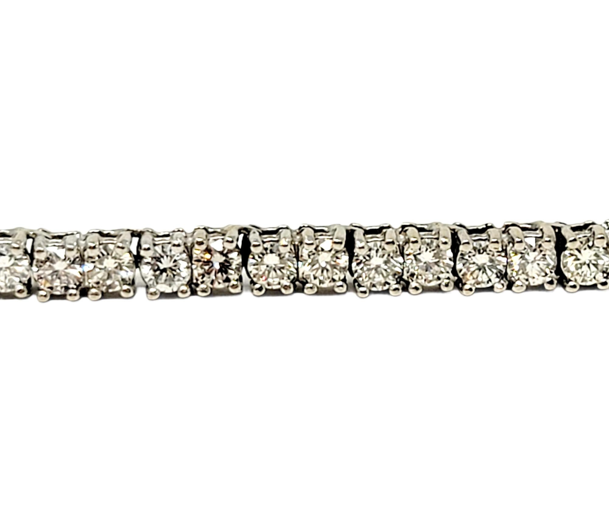 Collier tennis en or blanc 14 carats avec diamants ronds de 20,79 carats au total Bon état - En vente à Scottsdale, AZ