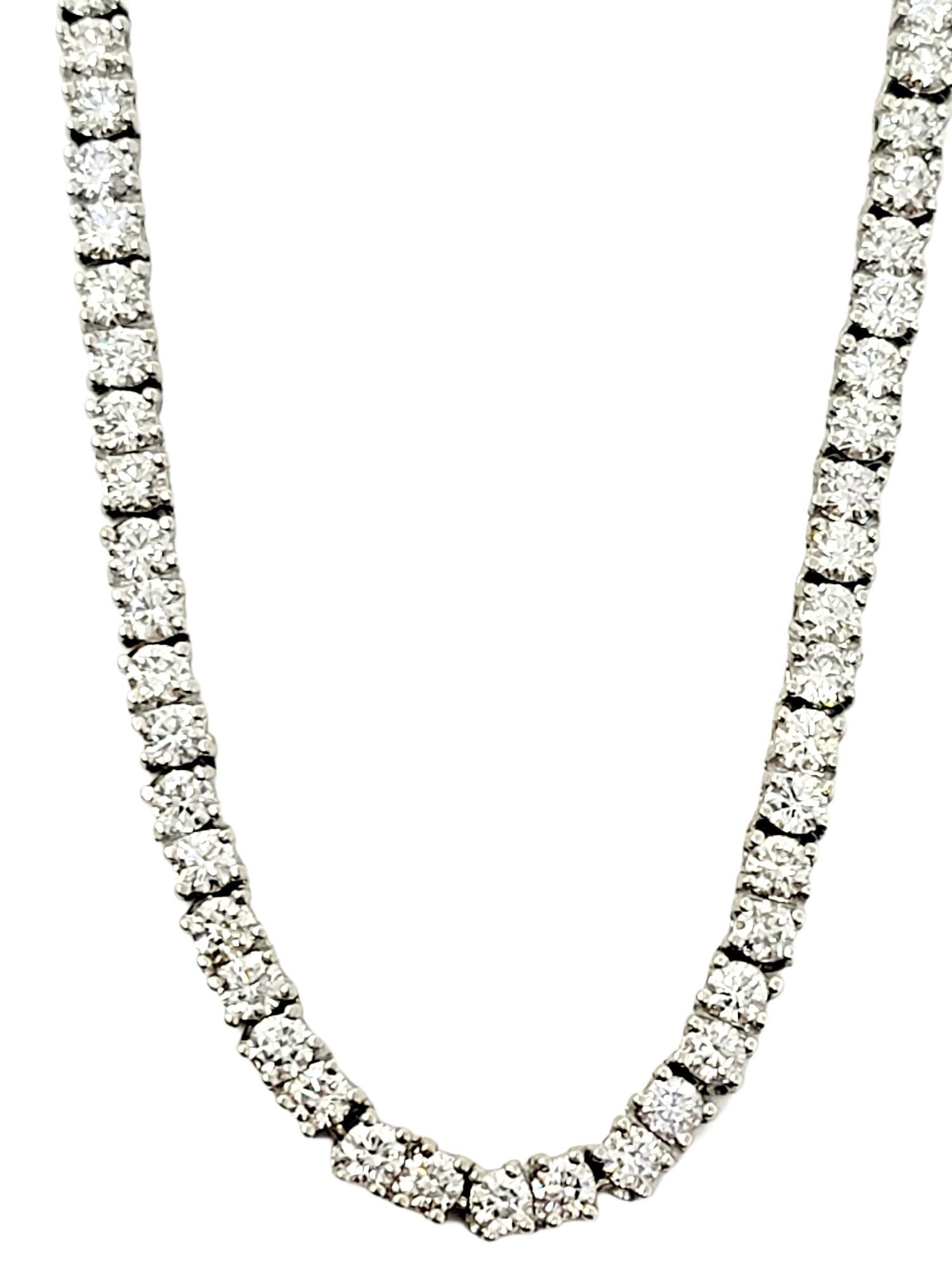 Collier tennis en or blanc 14 carats avec diamants ronds de 20,79 carats au total Pour femmes en vente