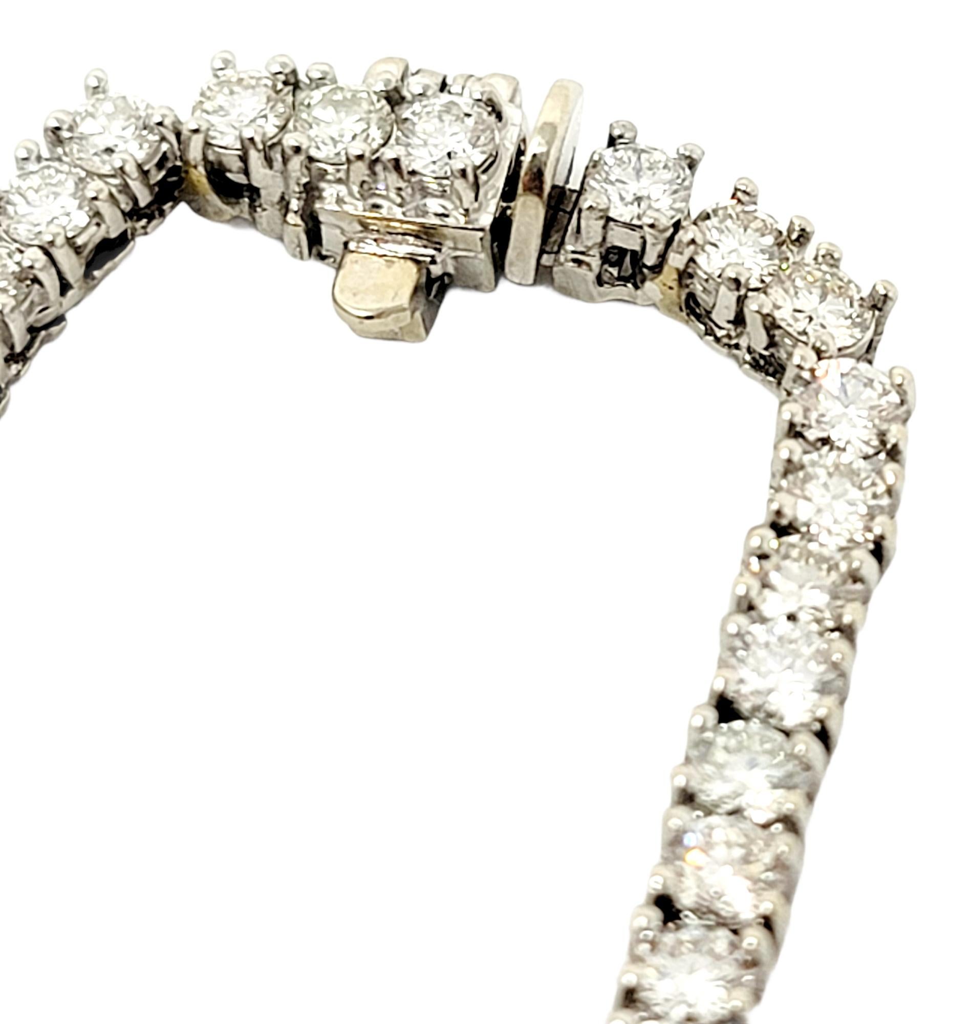 Collier tennis en or blanc 14 carats avec diamants ronds de 20,79 carats au total en vente 2