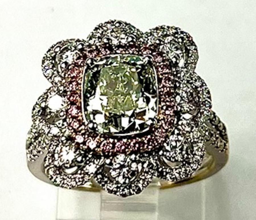 Contemporain 2.07Ct GIA Cushion Diamond, Natural Fancy Light Grayish Greenish Yellow Ring (bague en forme de coussin) en vente