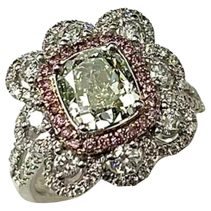 2.07Ct GIA Cushion Diamond, Natural Fancy Light Grayish Greenish Yellow Ring (bague en forme de coussin) en vente
