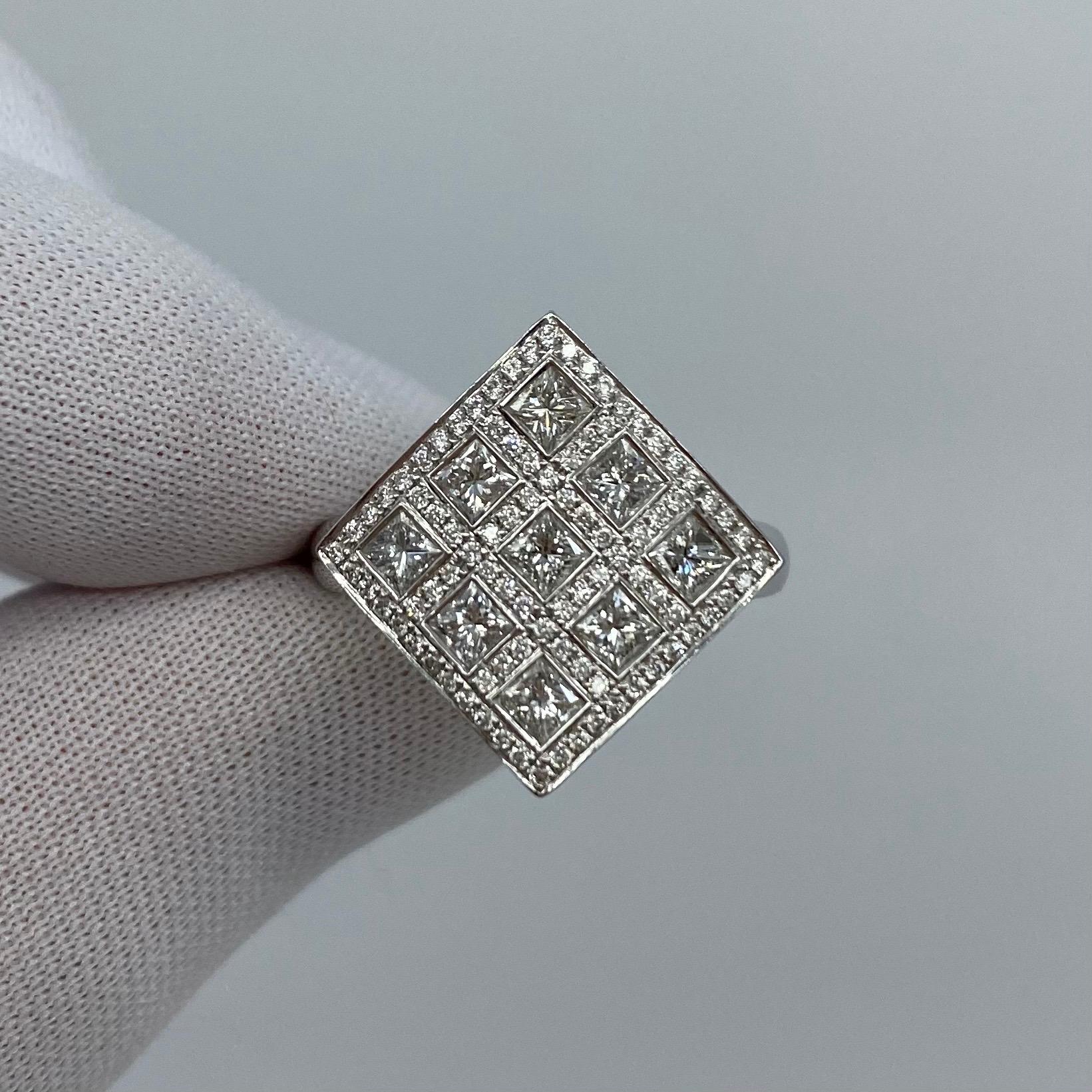 Bague grappe de diamants de style Art déco en or blanc 18 carats taille princesse de 2,08 carats en vente 1