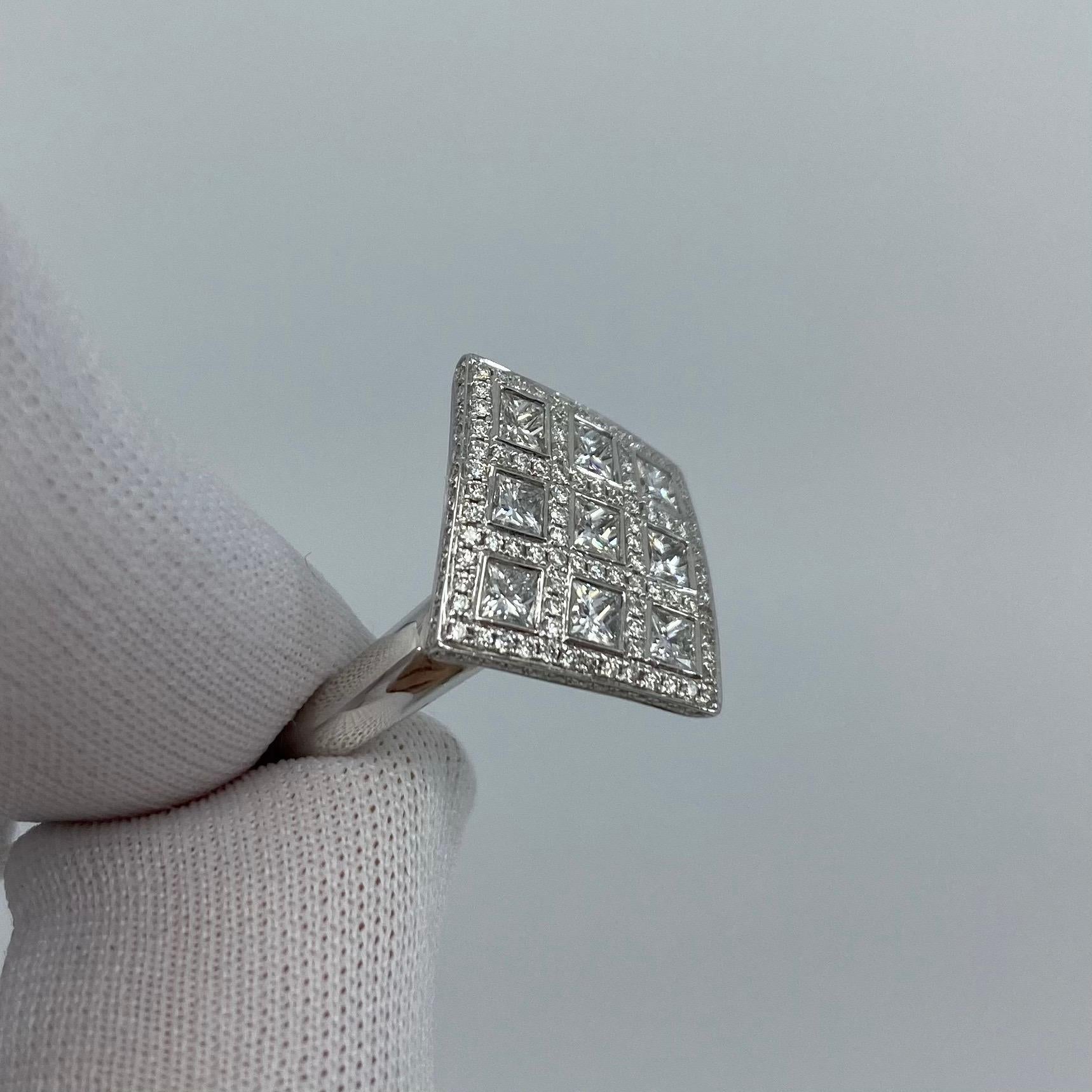 Bague grappe de diamants de style Art déco en or blanc 18 carats taille princesse de 2,08 carats en vente 2