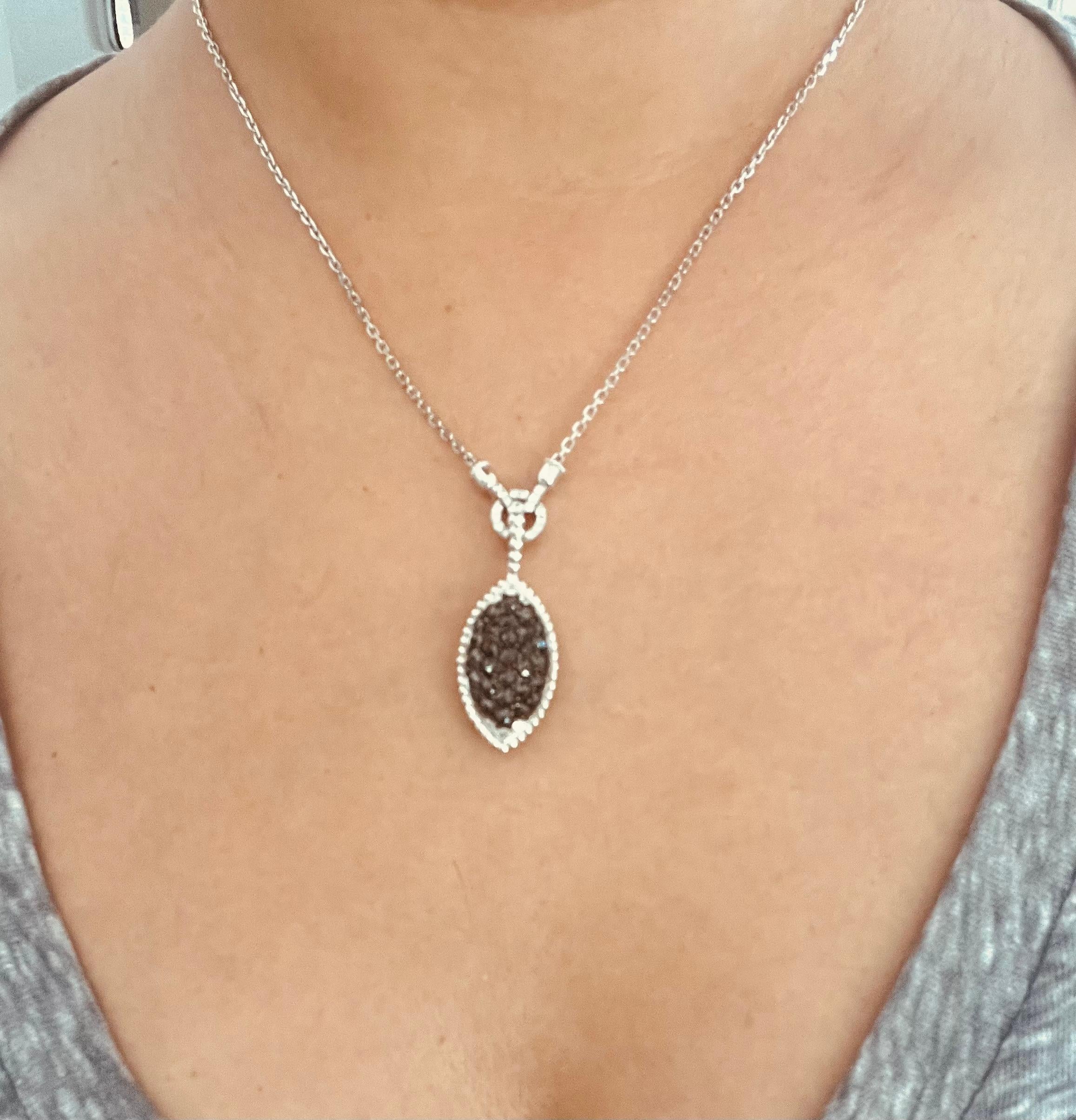 Donna Collana a catena con diamante nero da 2,08 carati e diamante bianco in oro bianco da 14 carati in vendita