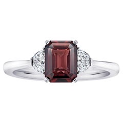 Anillo de platino con zafiro y diamante marrón rojizo talla esmeralda de 2,08 quilates