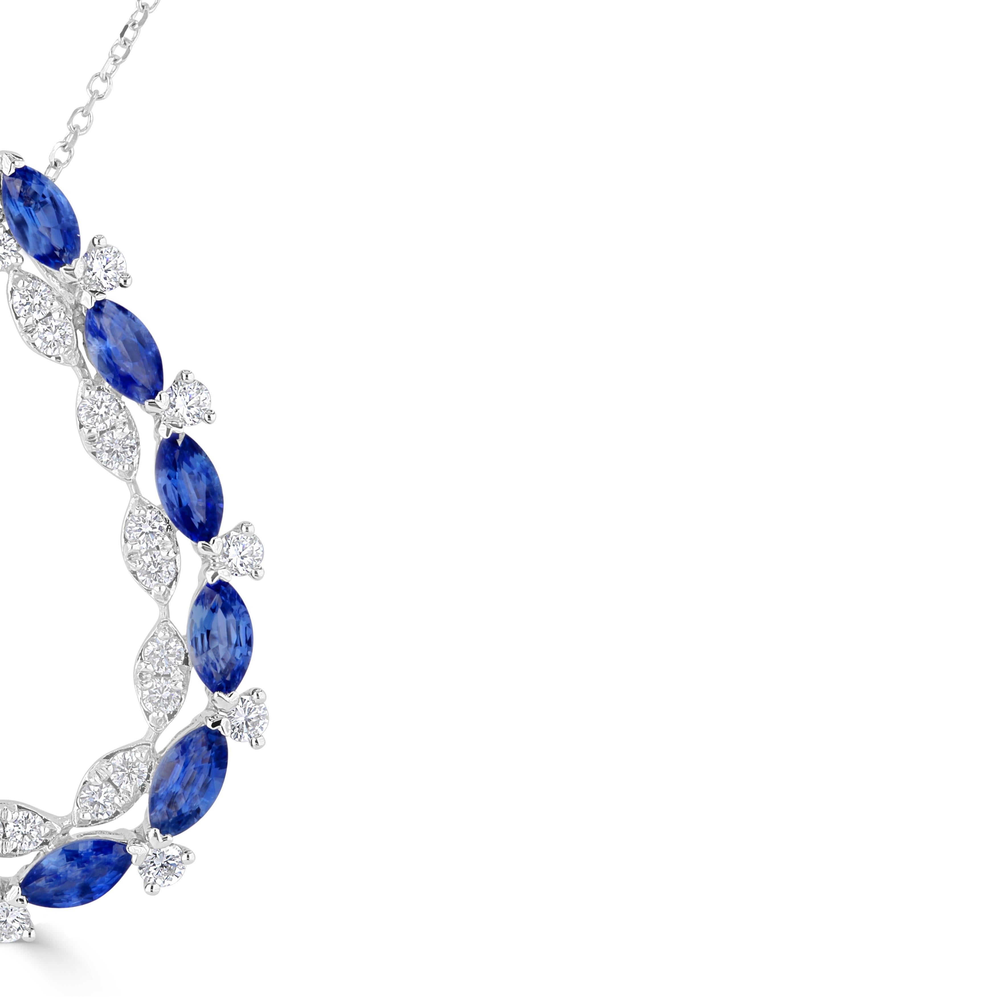 En el exterior de este colgante, 12 zafiros azules talla marquesa se alternan juguetonamente con 11 diamantes redondos, creando una cautivadora danza de color y brillo. Los zafiros simbolizan la sabiduría y la realeza, mientras que los diamantes