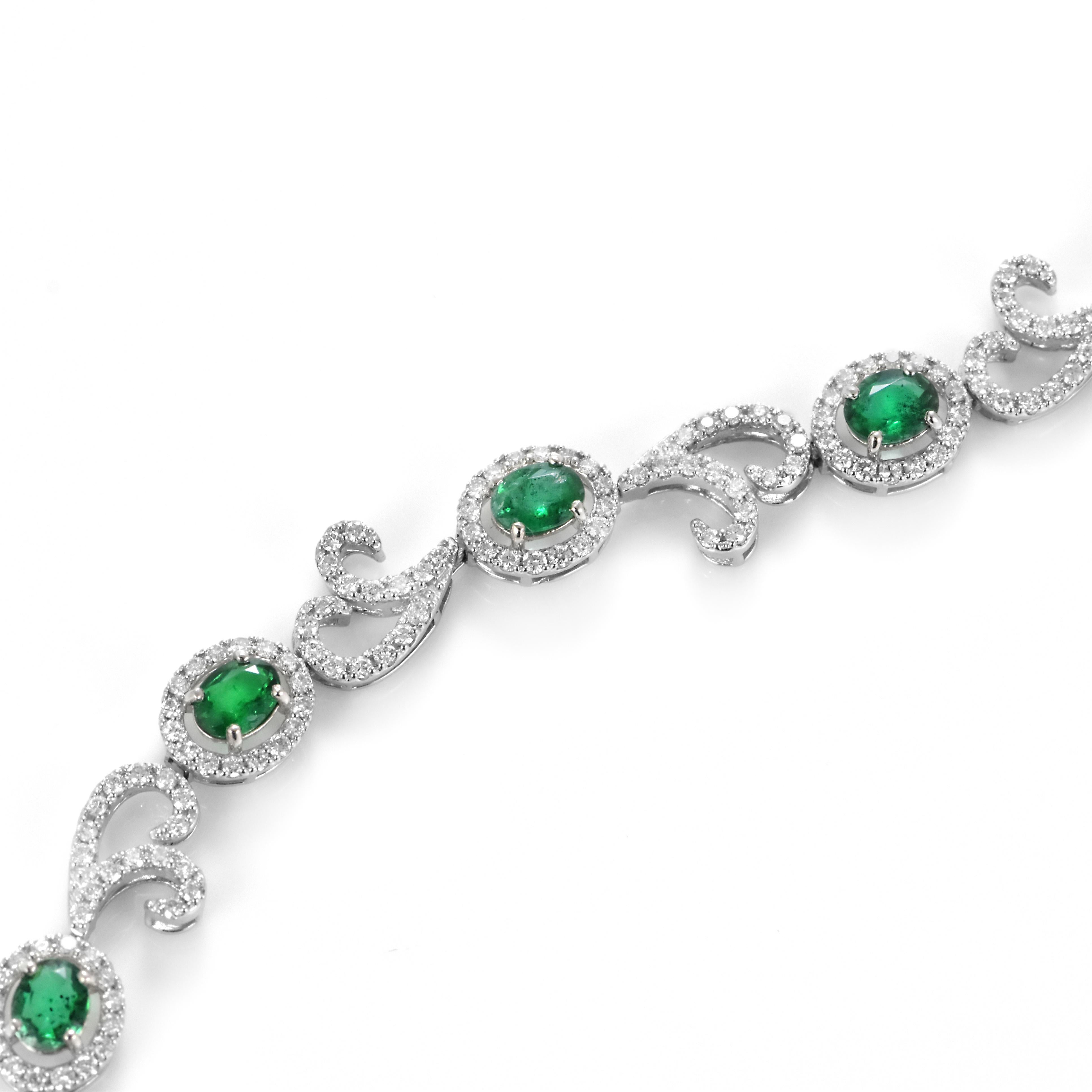 Bracciale di 2.08 carati di smeraldi naturali Greene & Greene e diamanti, realizzato in platino in vendita 4