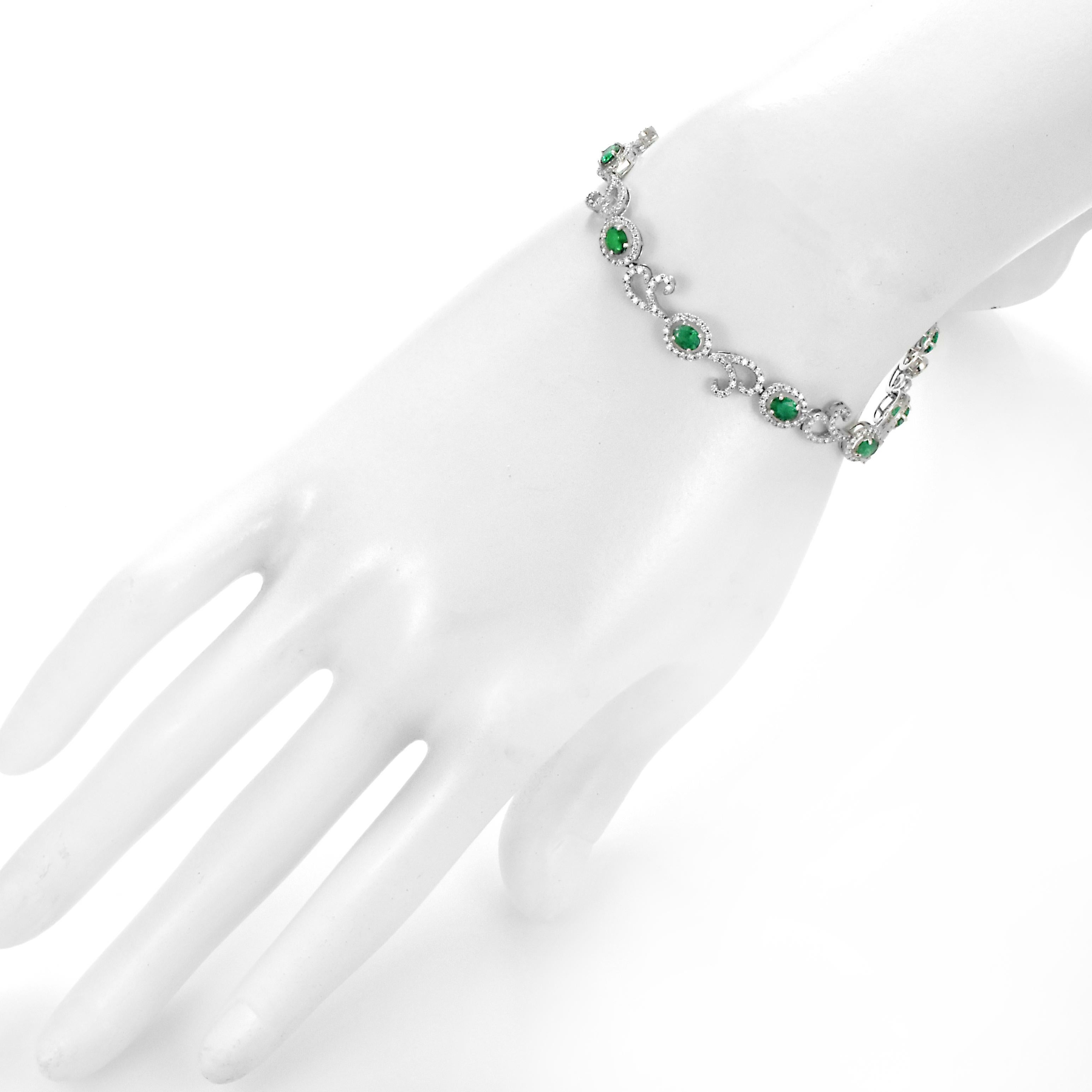 Bracciale di 2.08 carati di smeraldi naturali Greene & Greene e diamanti, realizzato in platino in vendita 3