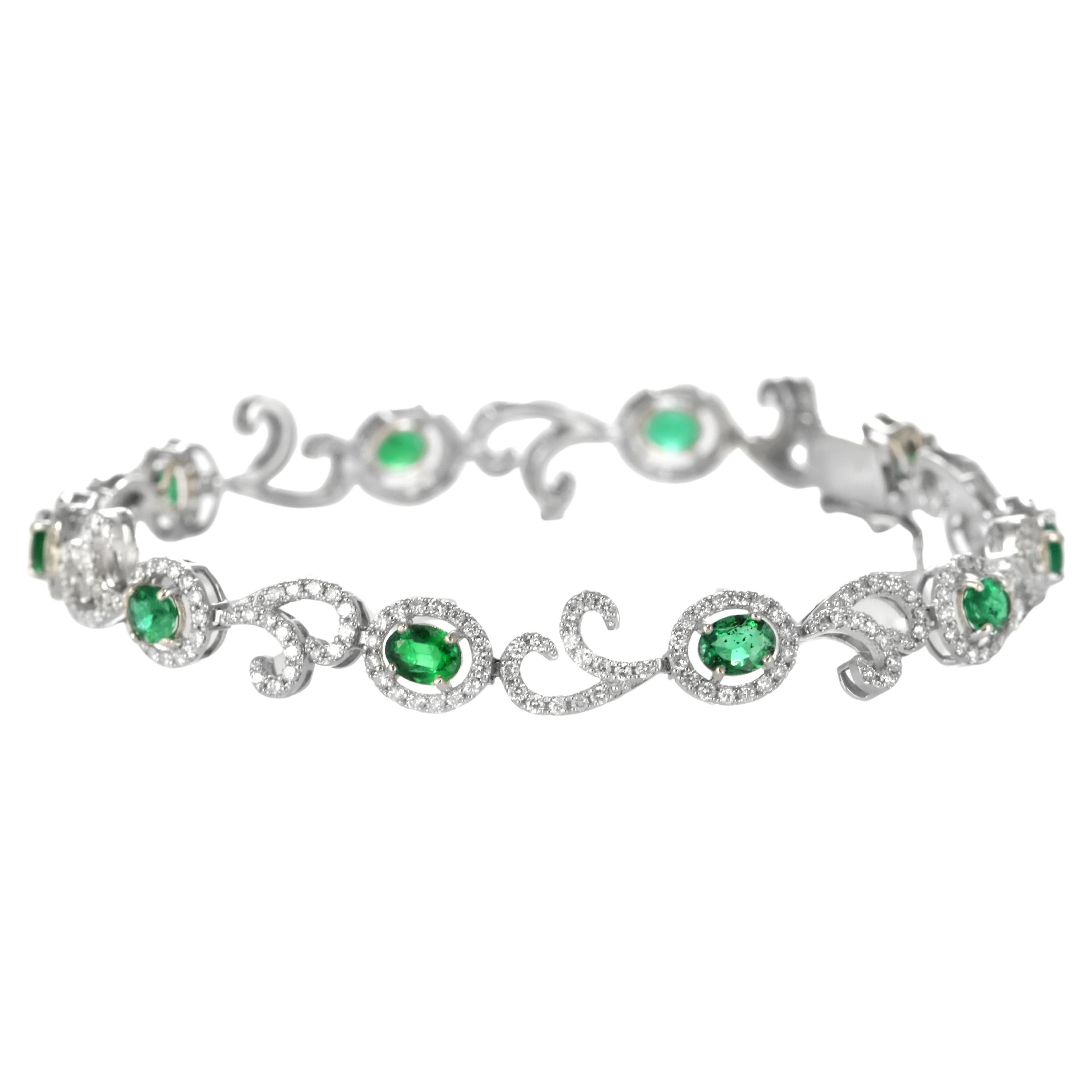 Pulsera de esmeraldas verdes vívidas naturales y diamantes de 2.08 quilates hecha en platino