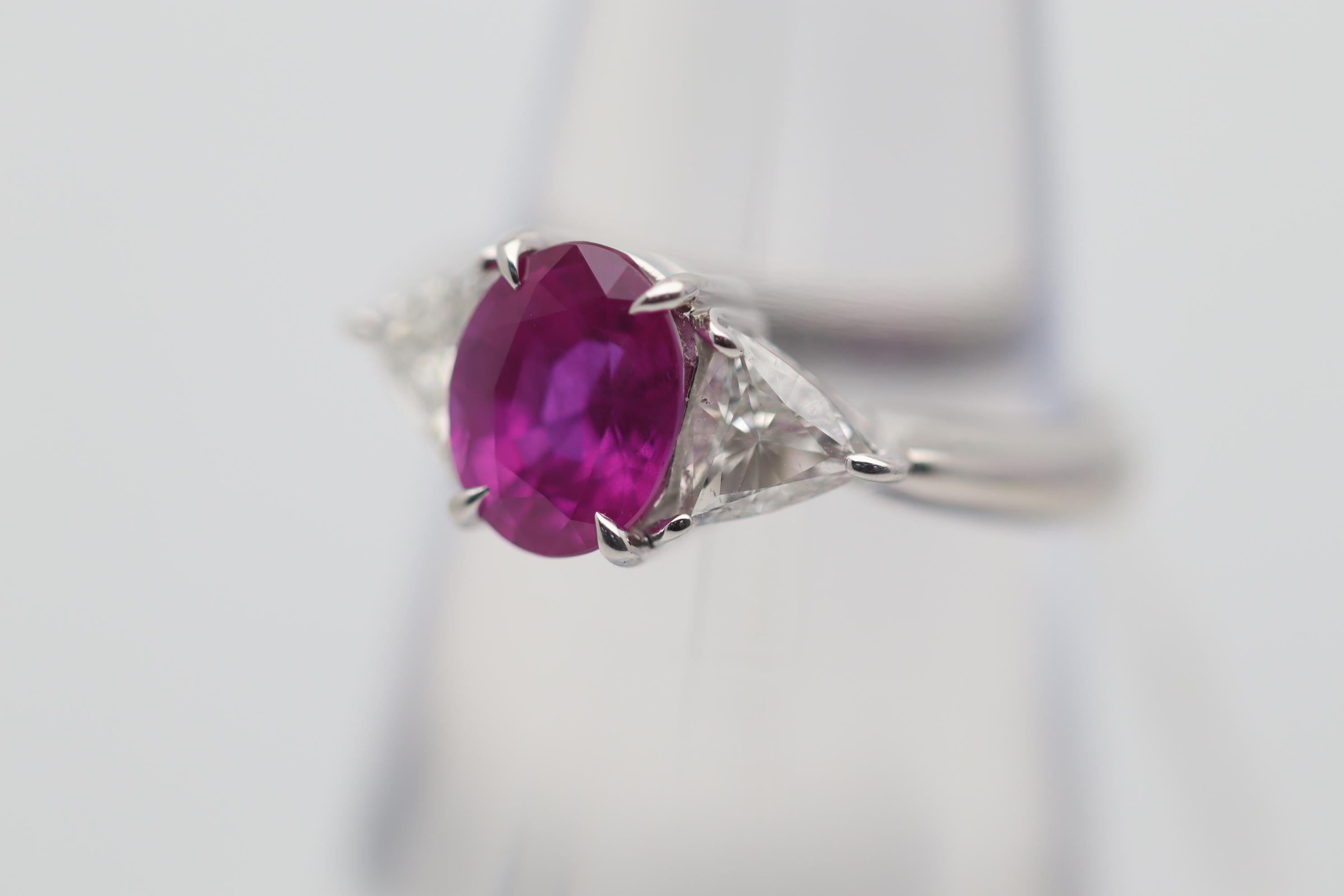 Oval Cut 2.08 Carat Pink Sapphire Diamond 3-Stone Platinum Ring For Sale