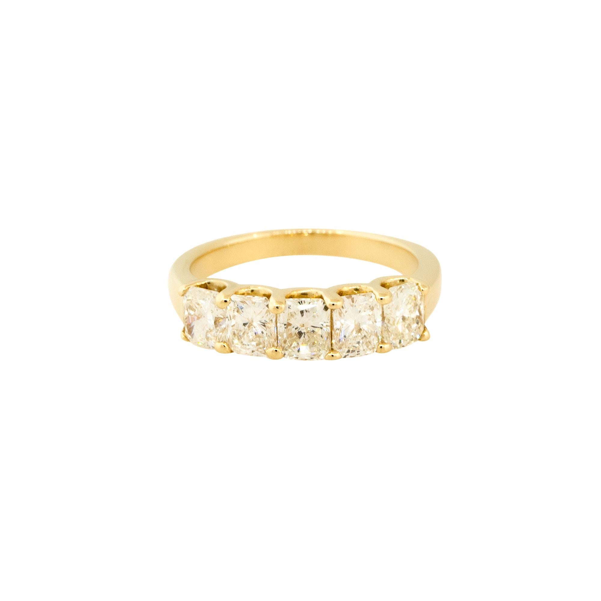 14k Yellow Gold 2.08ctw Radiant Cut 5 Diamond Band

Material: 14k Yellow Gold
Diamond Details: Approximately 2.08ctw of Radiant Cut Diamonds. All Diamonds are prong set and there are 5 Diamonds total. Diamonds are approximately H/I in Color and VS