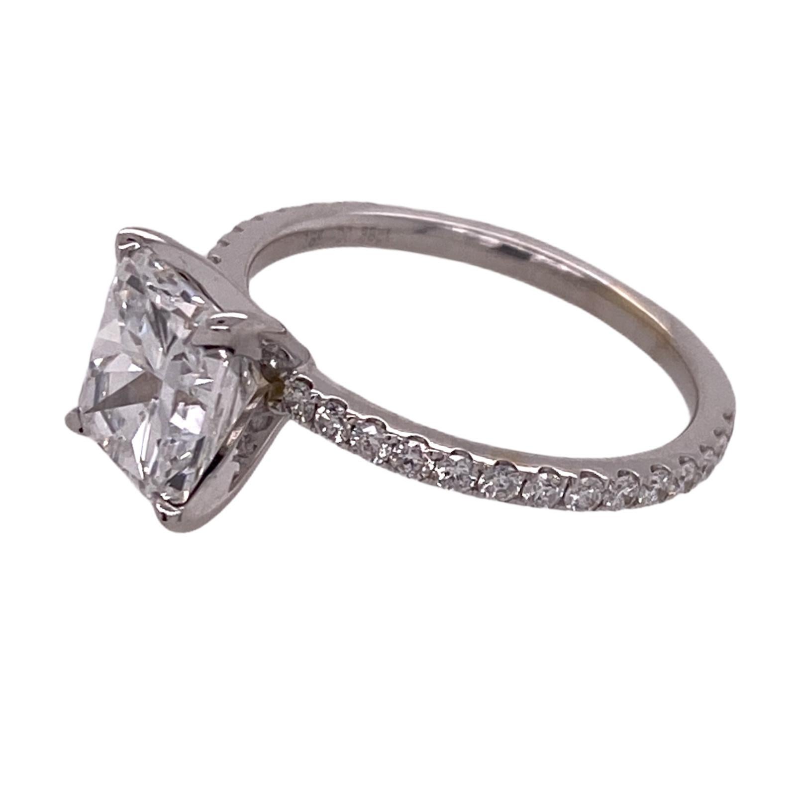2,08 Karat Strahlender Diamant 18 Karat Weißgold Verlobungsring GIA E / VS1 (Radiantschliff) im Angebot