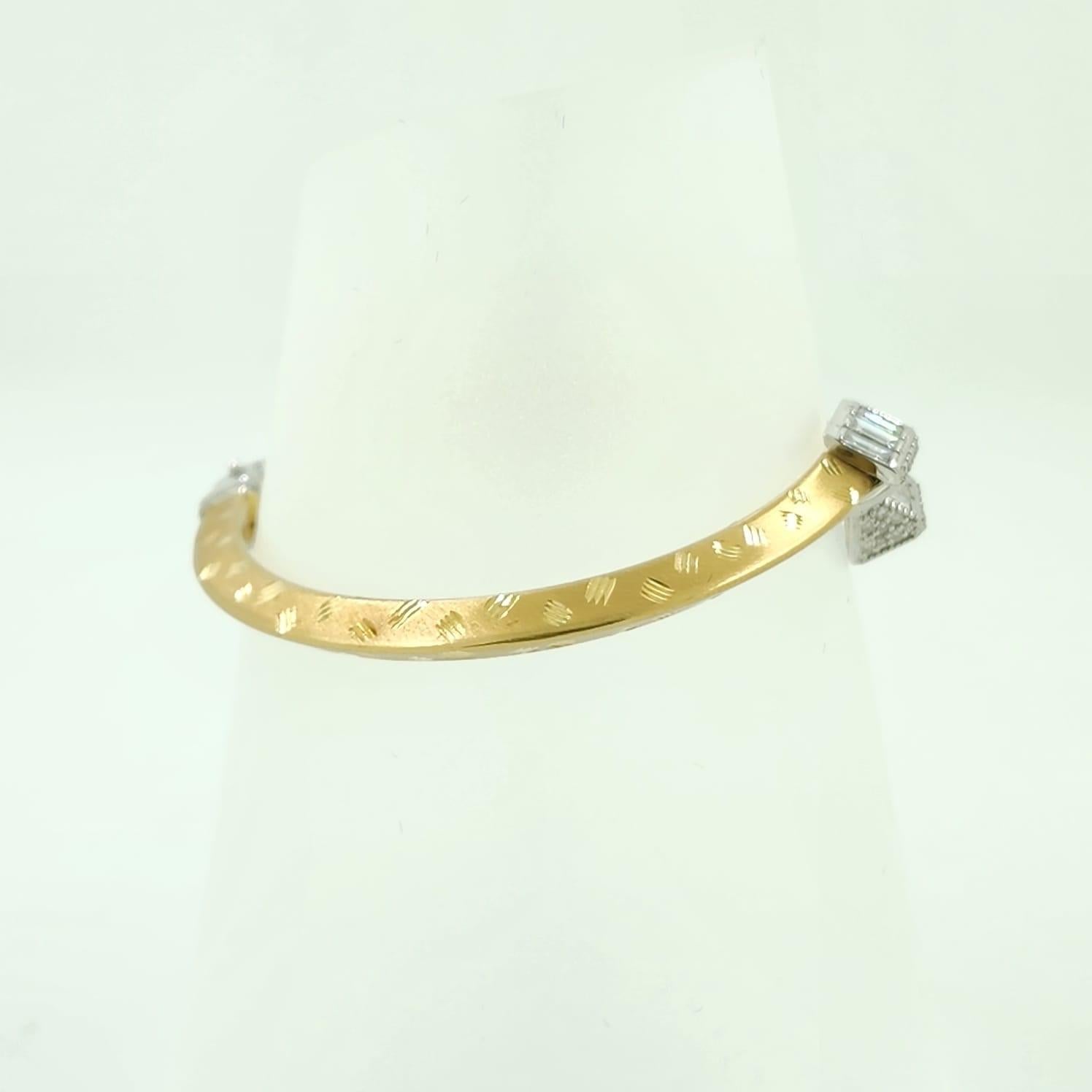 2.08 Carat Taper Diamond Bangle in 18 Karat Yellow Gold In New Condition For Sale In Hong Kong, HK