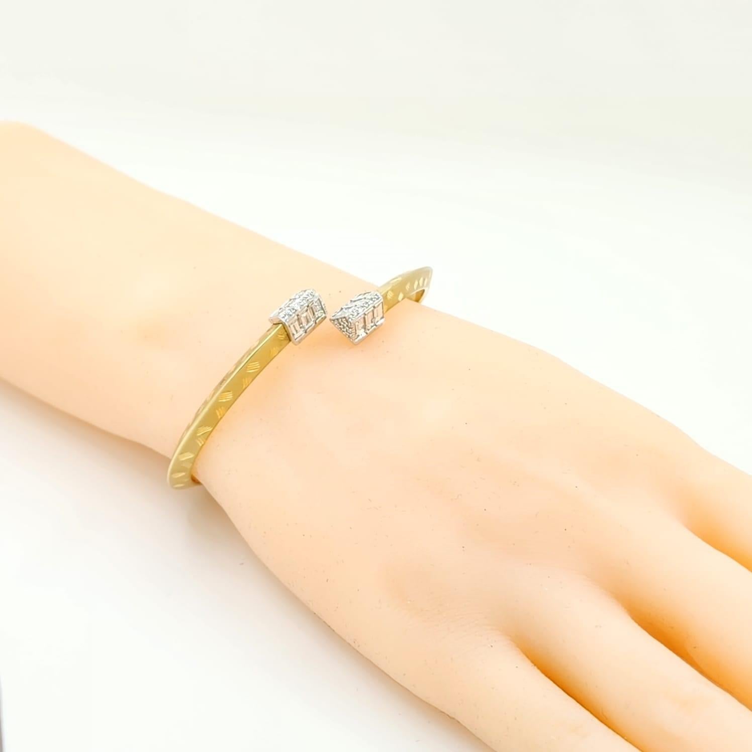 2.08 Carat Taper Diamond Bangle in 18 Karat Yellow Gold For Sale 1