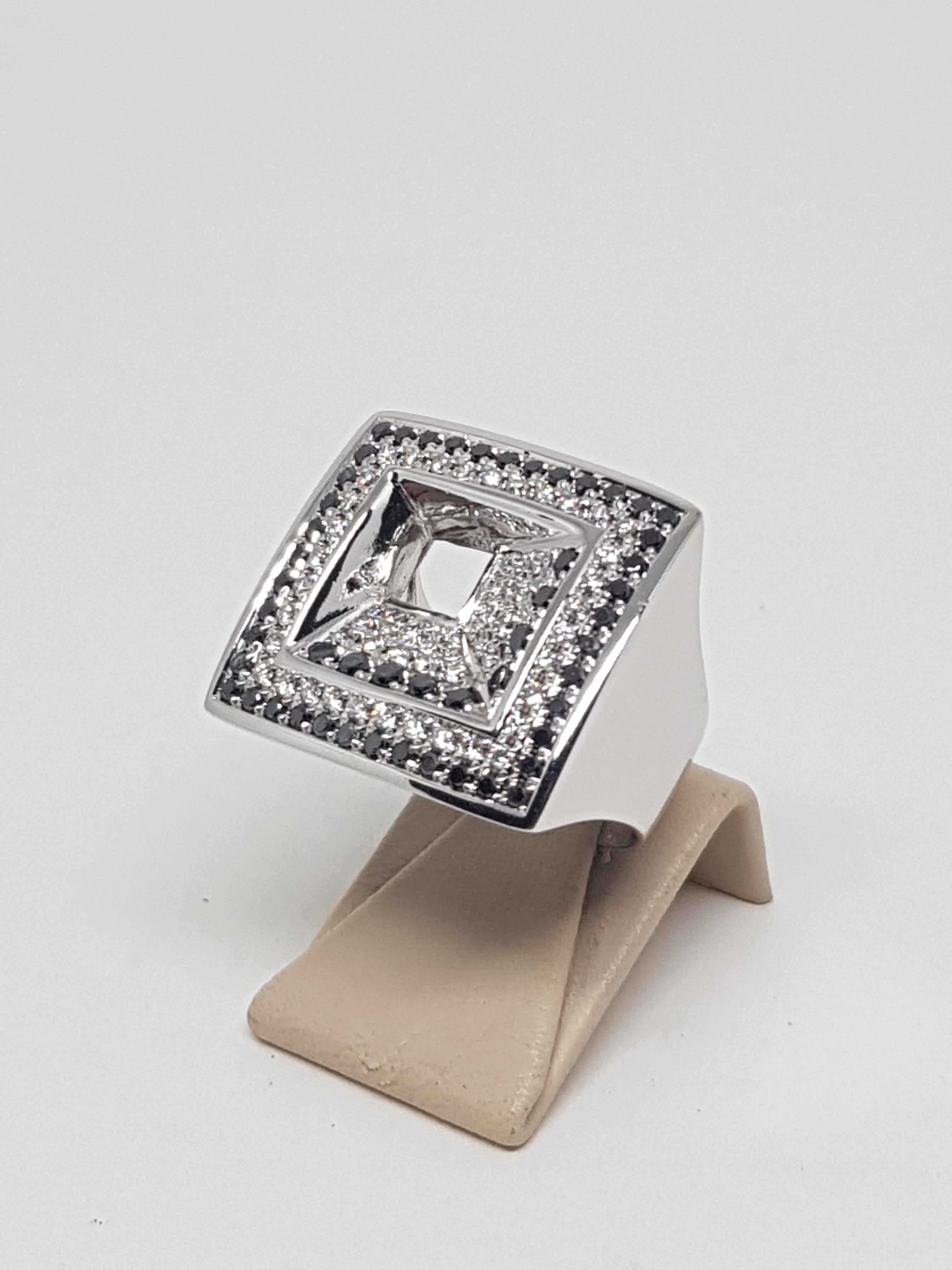 2.08 Carat White Gold Black Diamond Ring In New Condition For Sale In Antwerp, BE