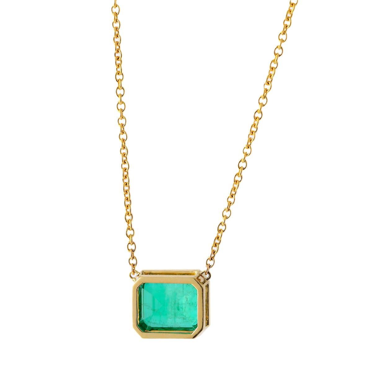 Emerald Cut 2.08 Carats Emerald 18k Yellow Gold Bezel Set Necklace For Sale
