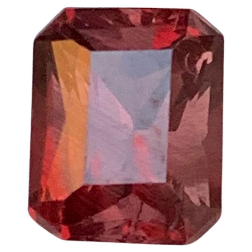 2.08 Ct Deep Brownish Red Color Change Pyrope Garnet Emerald Cut Loose Gemstone en venta