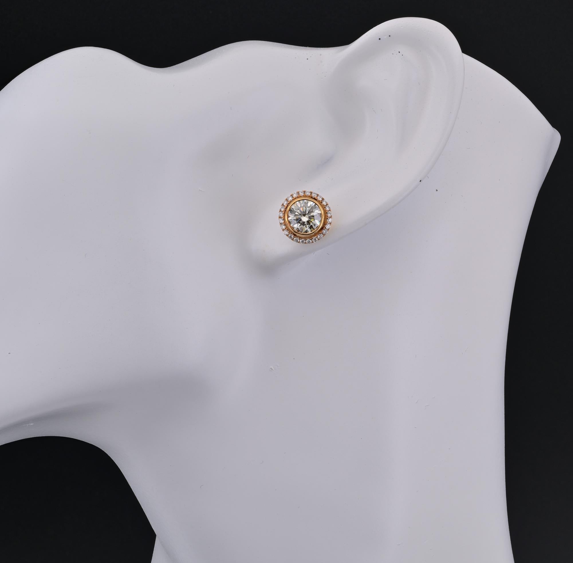 2.08 Ct Diamond Solitaire Target Stud Earrings 18 KT gold In Good Condition For Sale In Napoli, IT